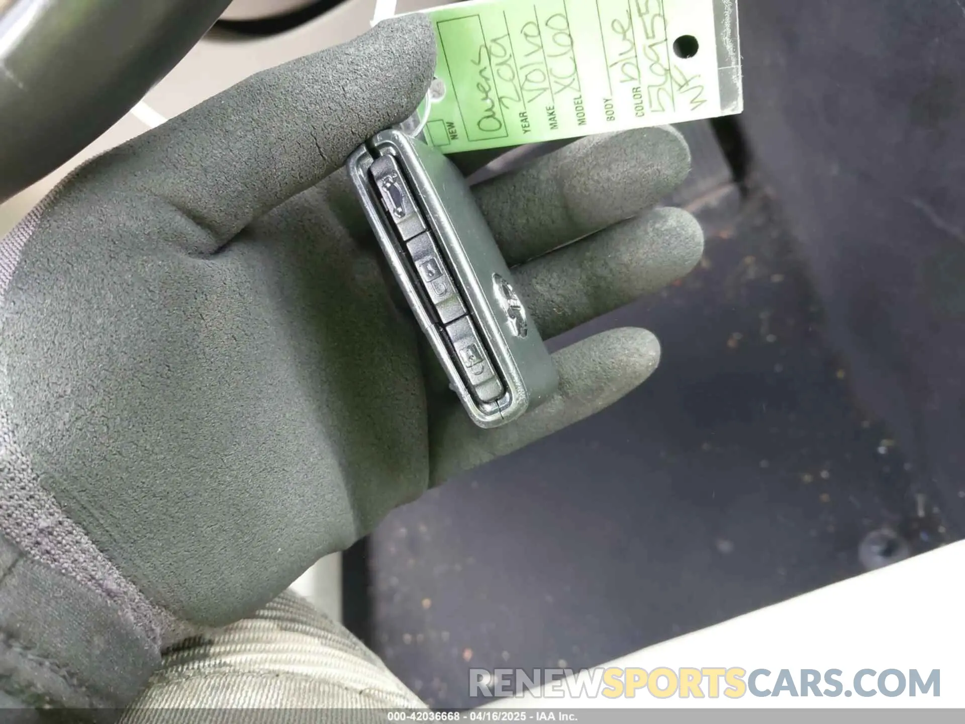 11 Photograph of a damaged car LYV102DK2KB376653 VOLVO XC60 2019