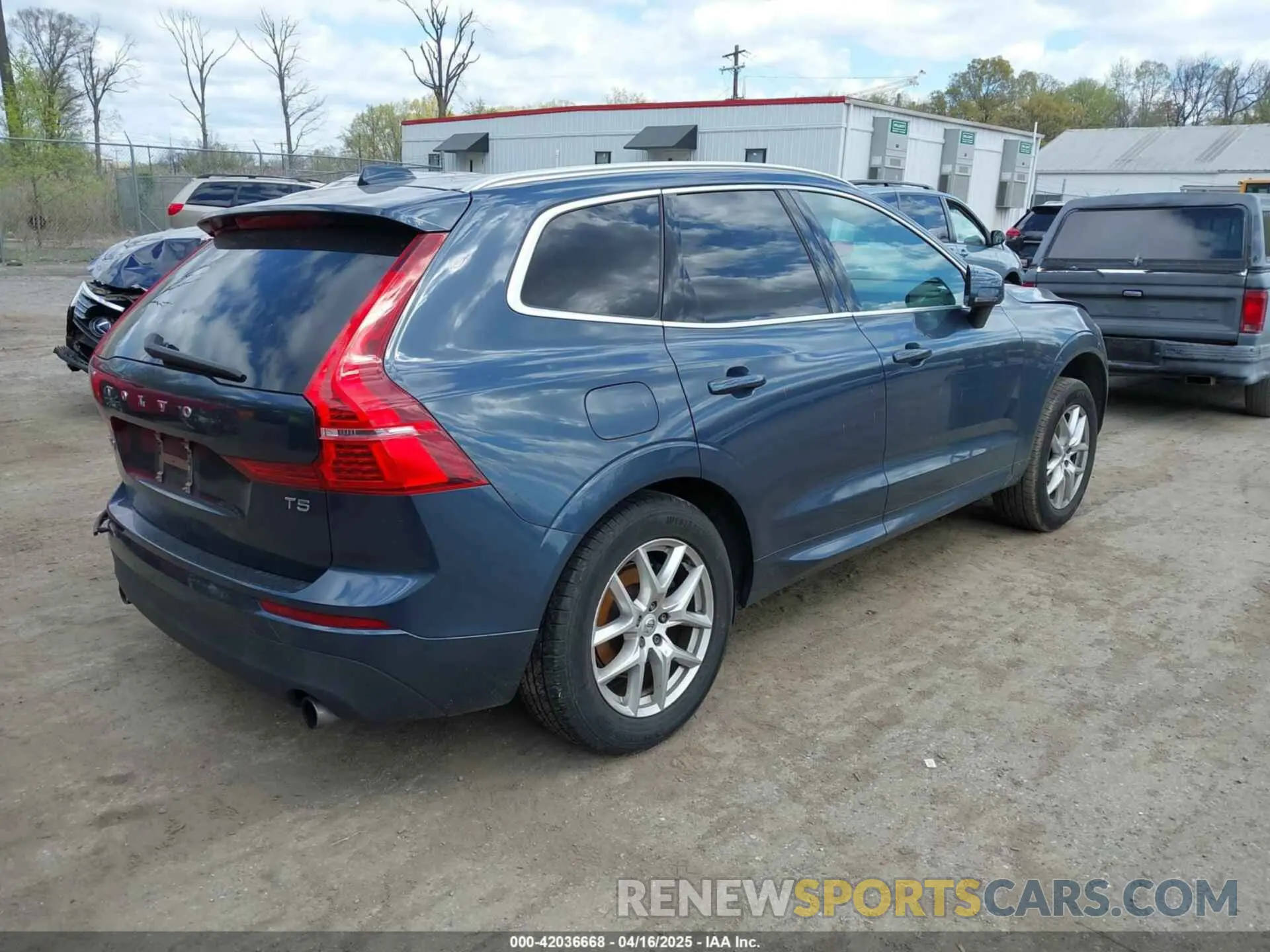 4 Photograph of a damaged car LYV102DK2KB376653 VOLVO XC60 2019