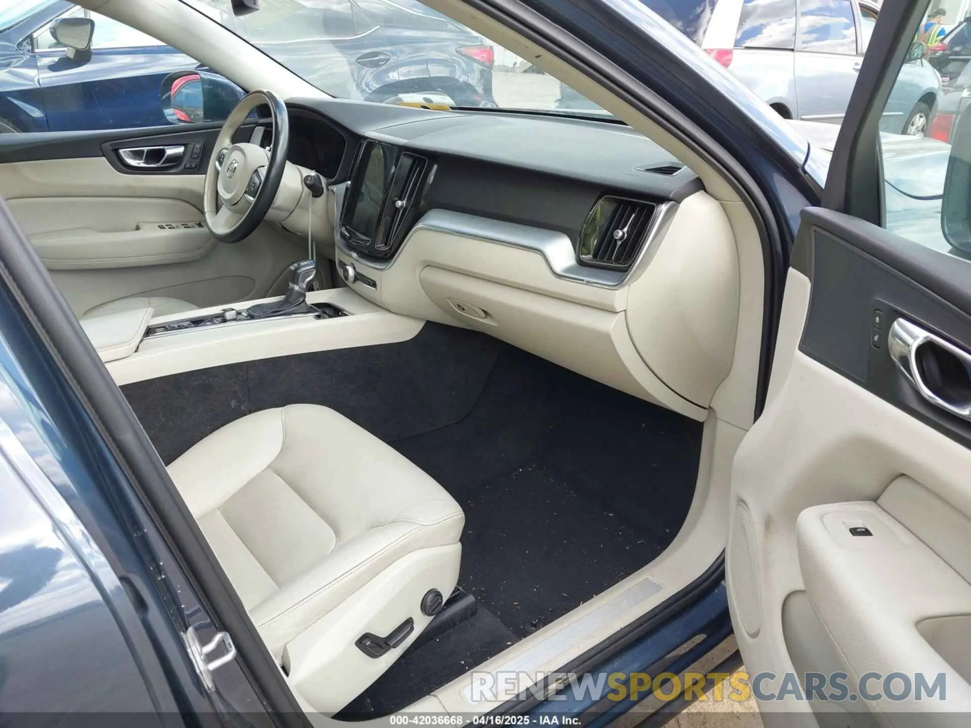 5 Photograph of a damaged car LYV102DK2KB376653 VOLVO XC60 2019