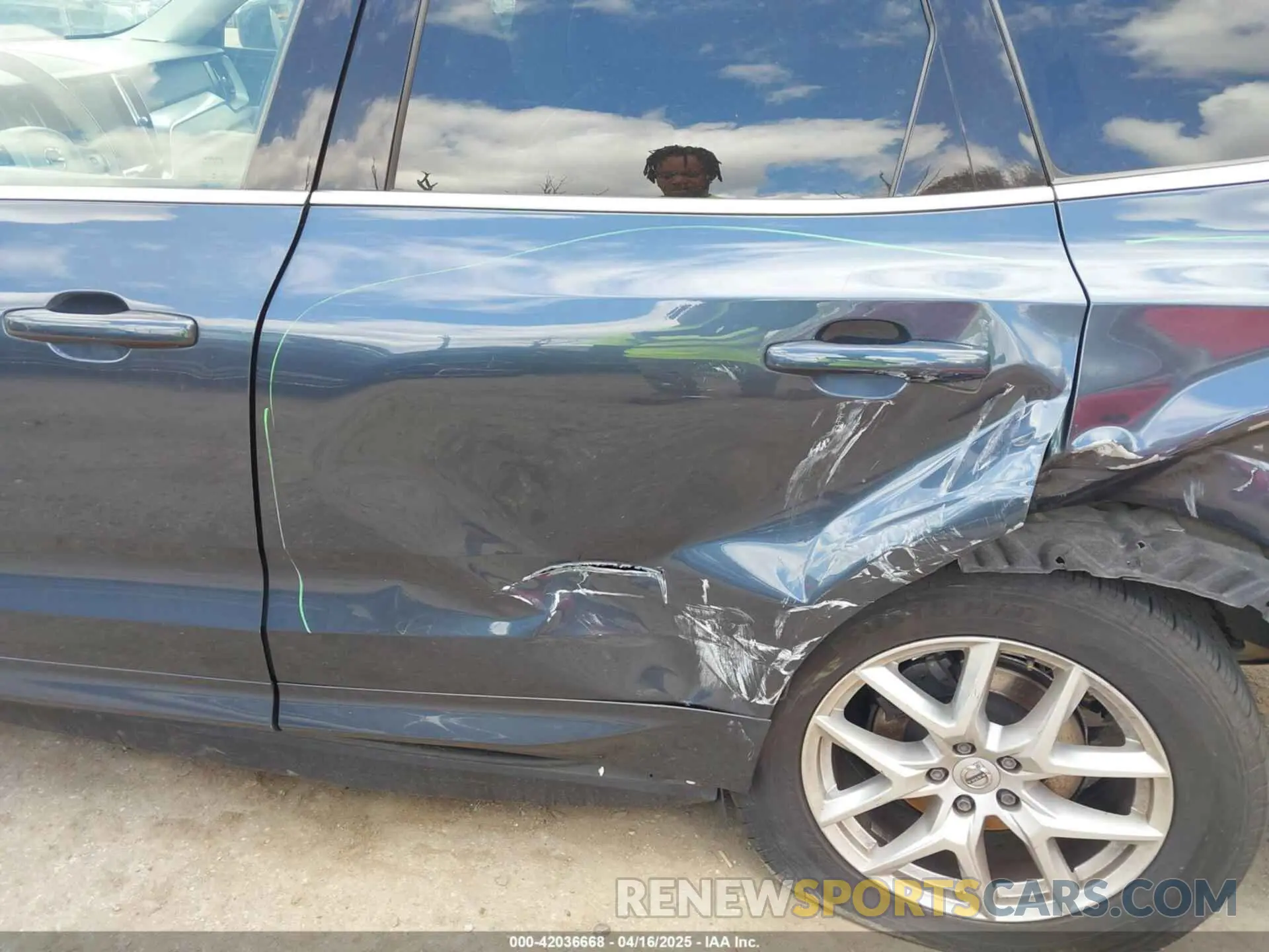 6 Photograph of a damaged car LYV102DK2KB376653 VOLVO XC60 2019
