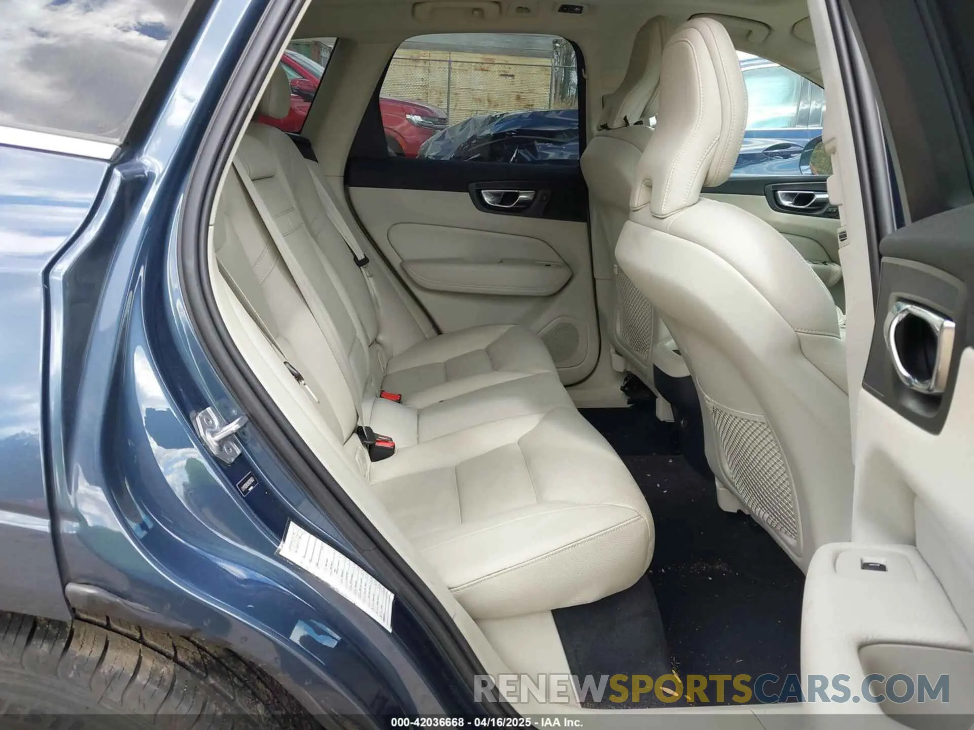 8 Photograph of a damaged car LYV102DK2KB376653 VOLVO XC60 2019