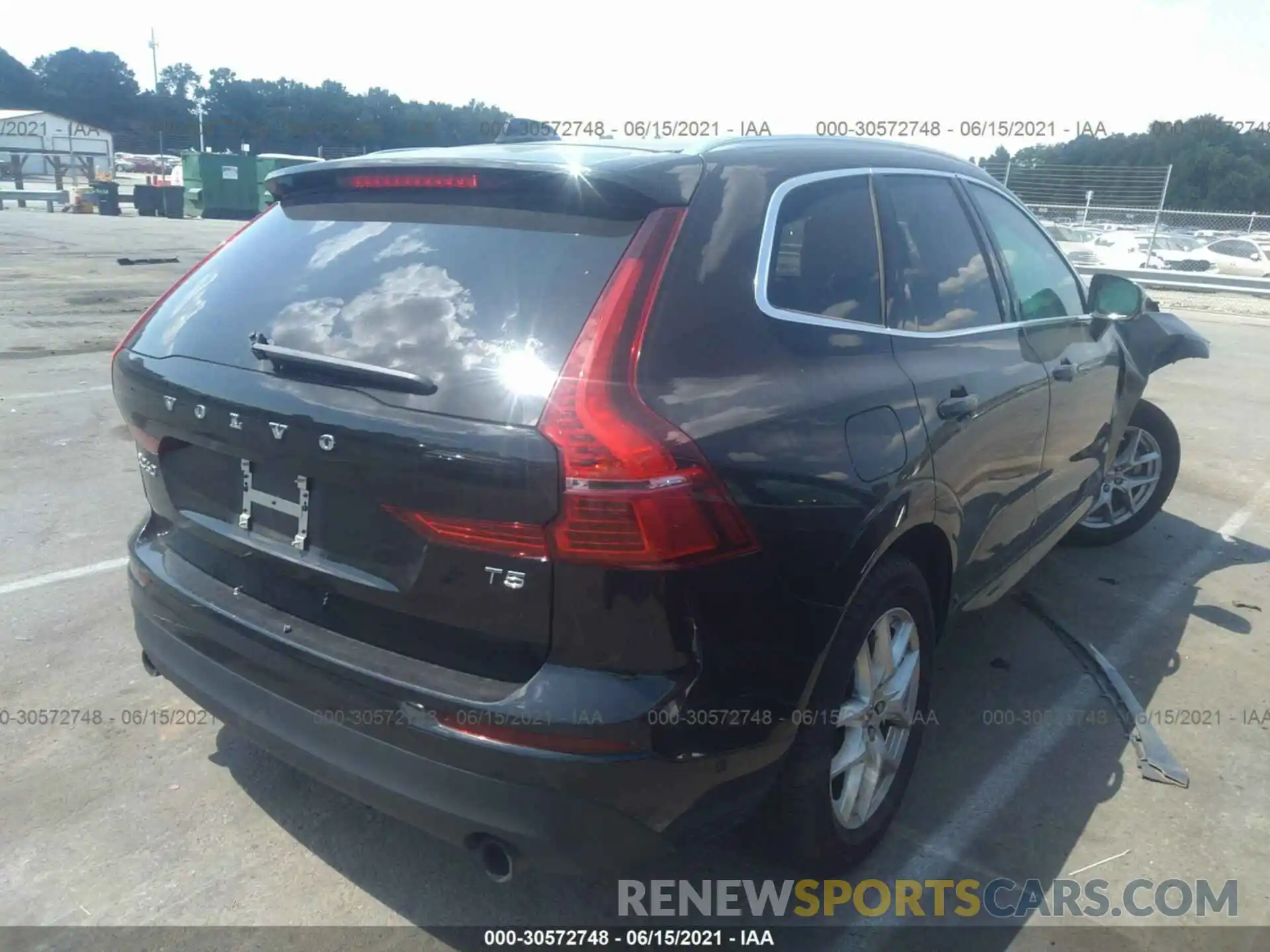 4 Photograph of a damaged car LYV102DK3KB305901 VOLVO XC60 2019