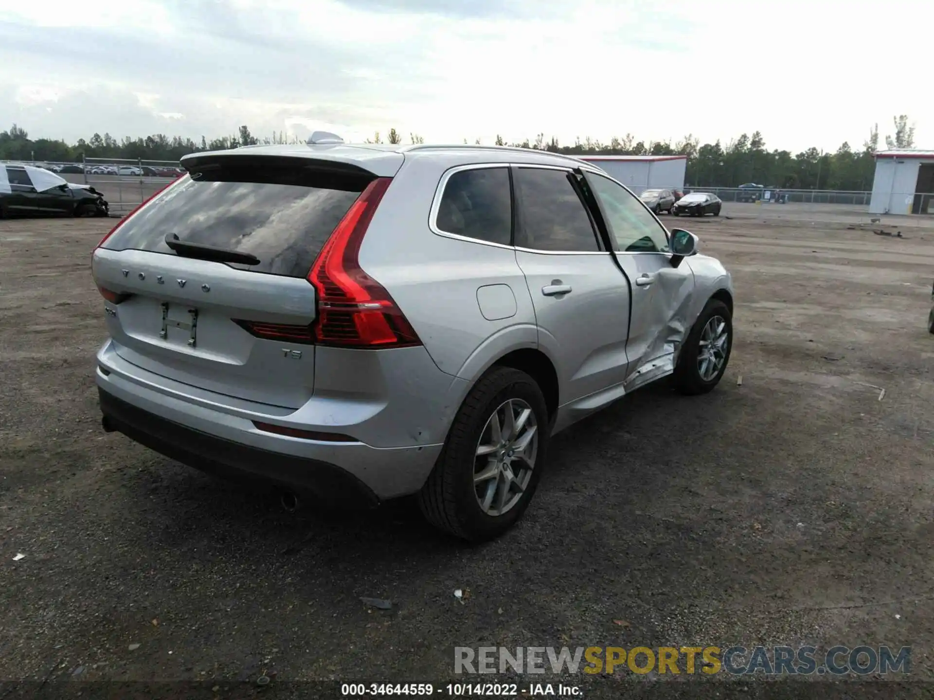 4 Photograph of a damaged car LYV102DK9KB376309 VOLVO XC60 2019