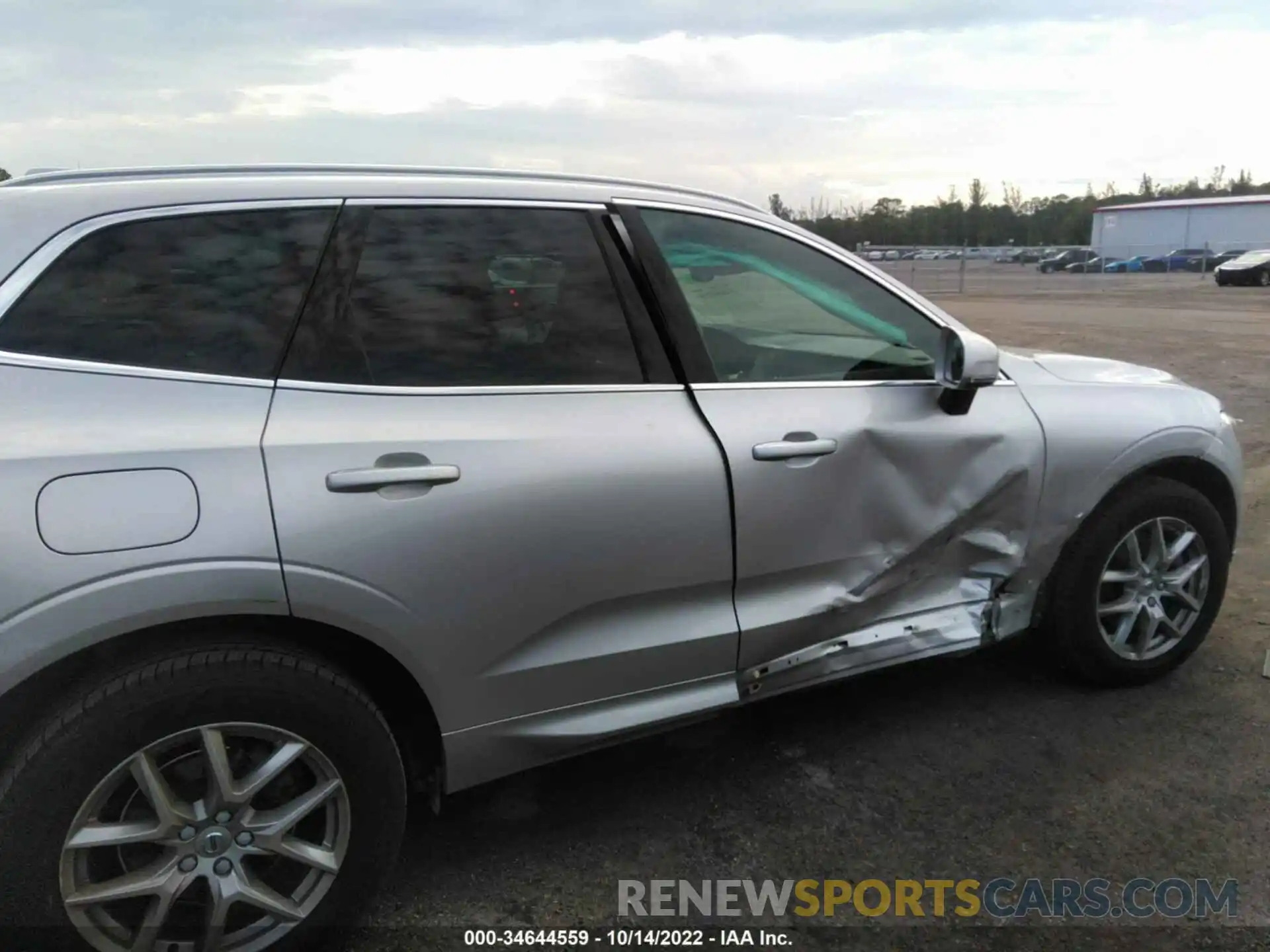 6 Photograph of a damaged car LYV102DK9KB376309 VOLVO XC60 2019