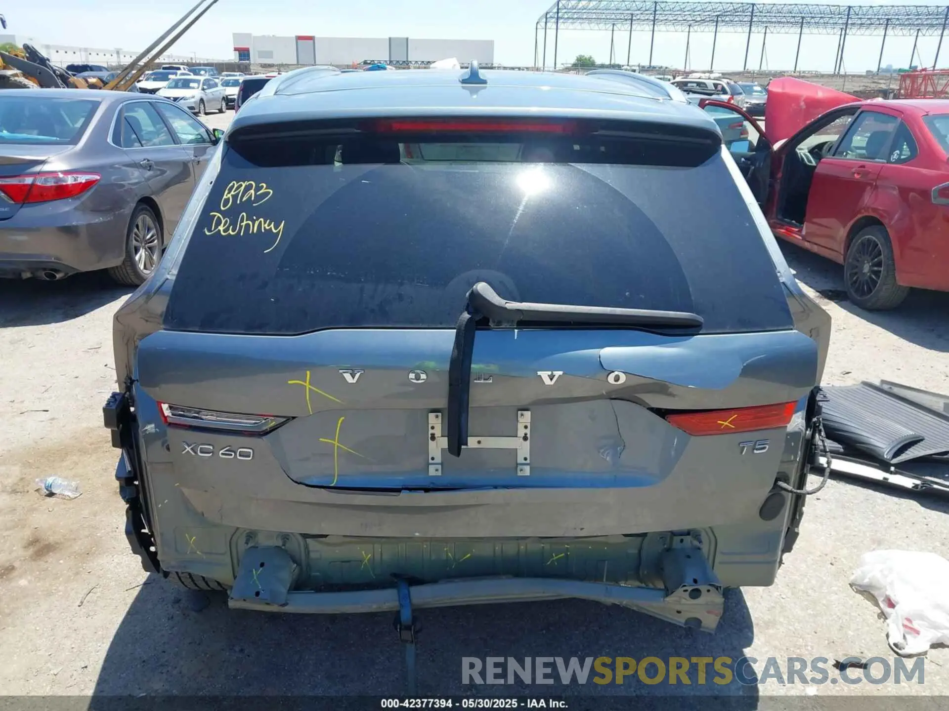 16 Photograph of a damaged car LYV102DKXKB224961 VOLVO XC60 2019