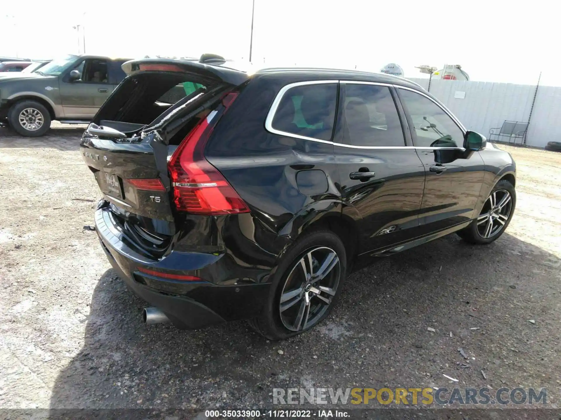 4 Photograph of a damaged car LYV102DKXKB230162 VOLVO XC60 2019