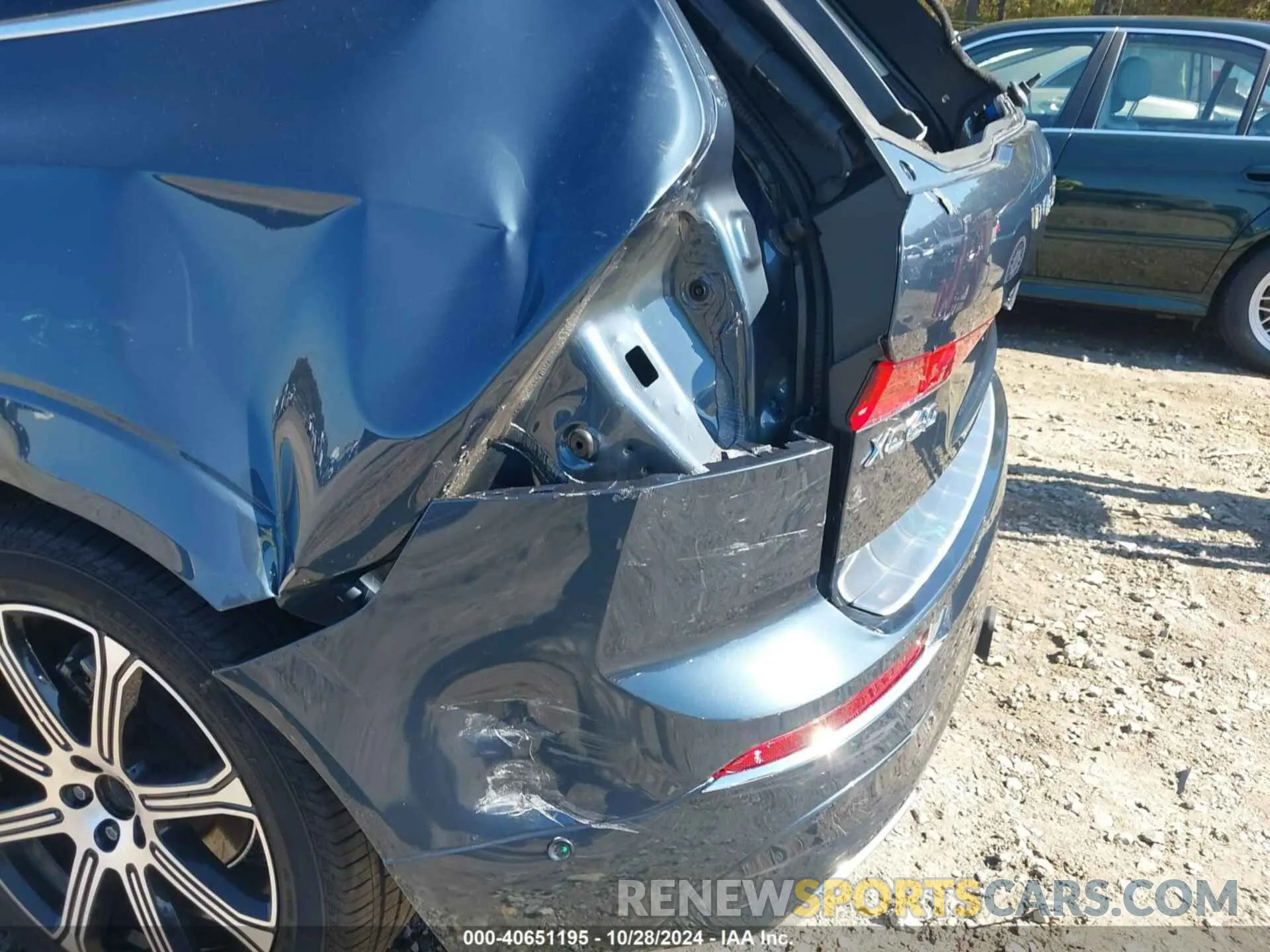 18 Photograph of a damaged car LYV102DL0KB239509 VOLVO XC60 2019
