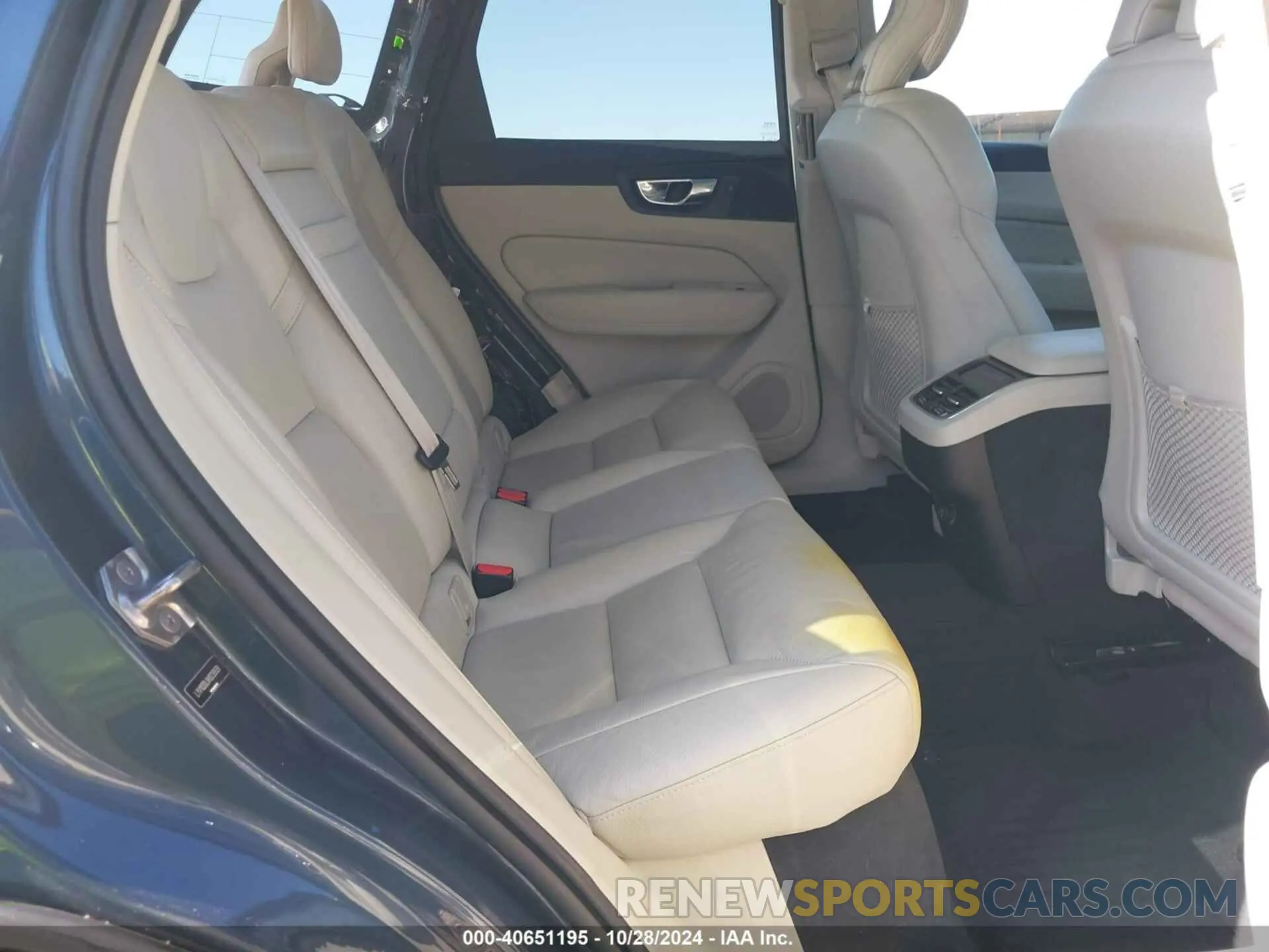 8 Photograph of a damaged car LYV102DL0KB239509 VOLVO XC60 2019