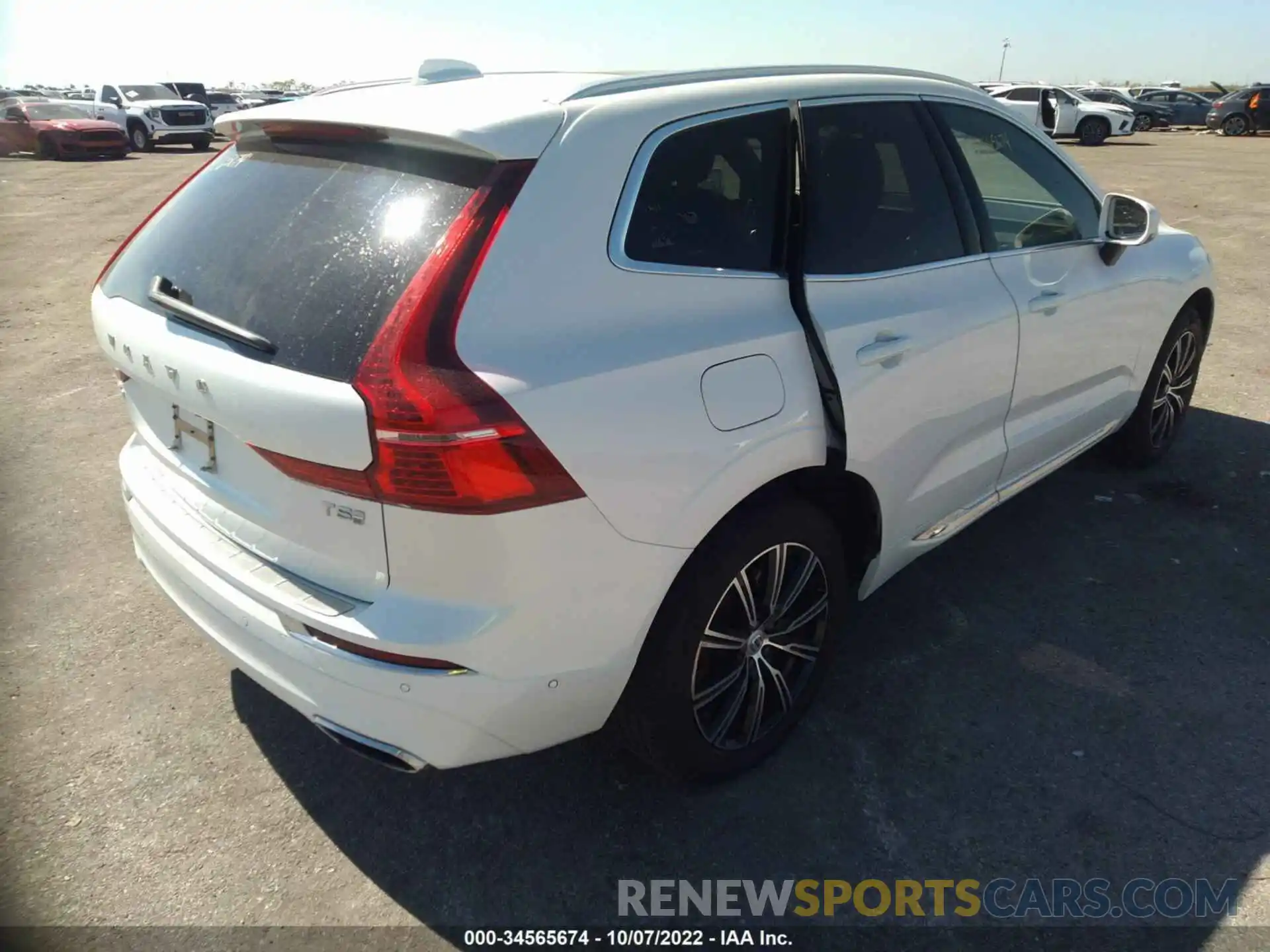 4 Photograph of a damaged car LYV102DL2KB322908 VOLVO XC60 2019