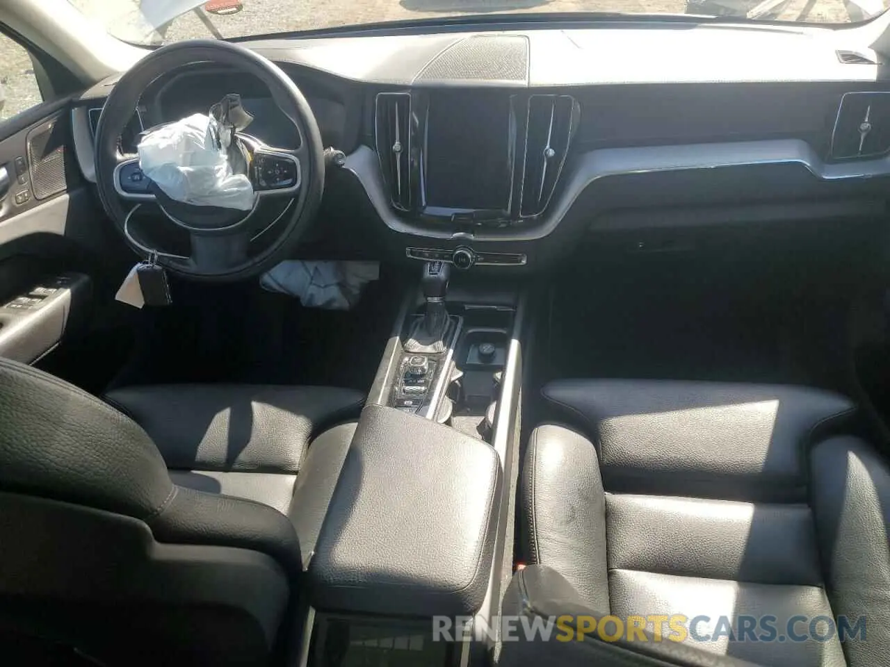8 Photograph of a damaged car LYV102DL6KB219393 VOLVO XC60 2019