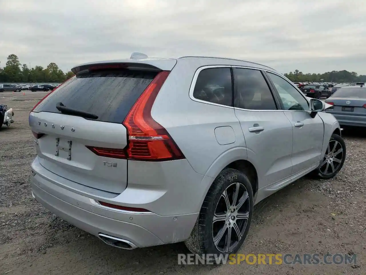 4 Photograph of a damaged car LYV102DL8KB237720 VOLVO XC60 2019