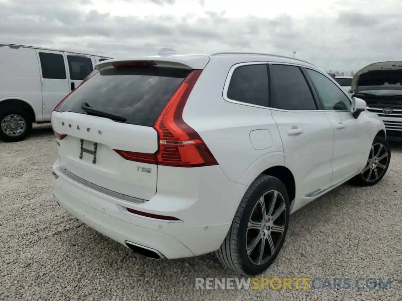 4 Photograph of a damaged car LYV102DL9KB298073 VOLVO XC60 2019