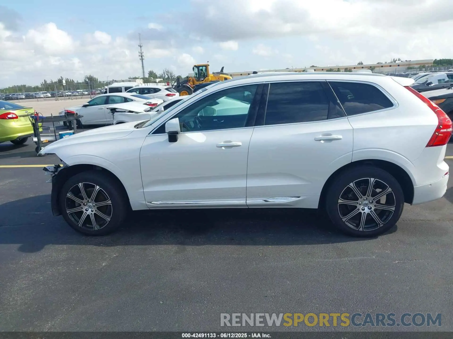 14 Photograph of a damaged car LYV102DL9KB298767 VOLVO XC60 2019