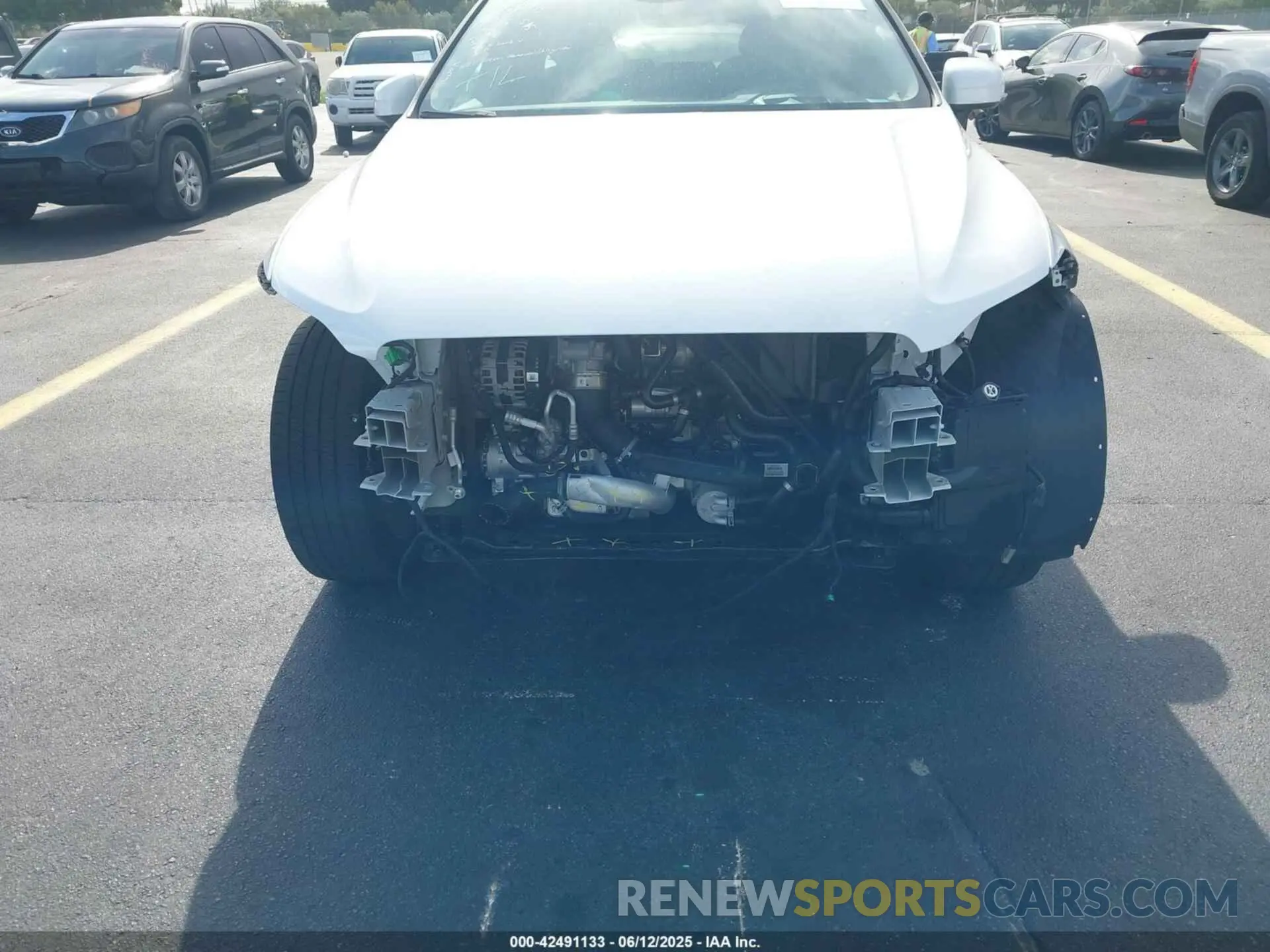 6 Photograph of a damaged car LYV102DL9KB298767 VOLVO XC60 2019