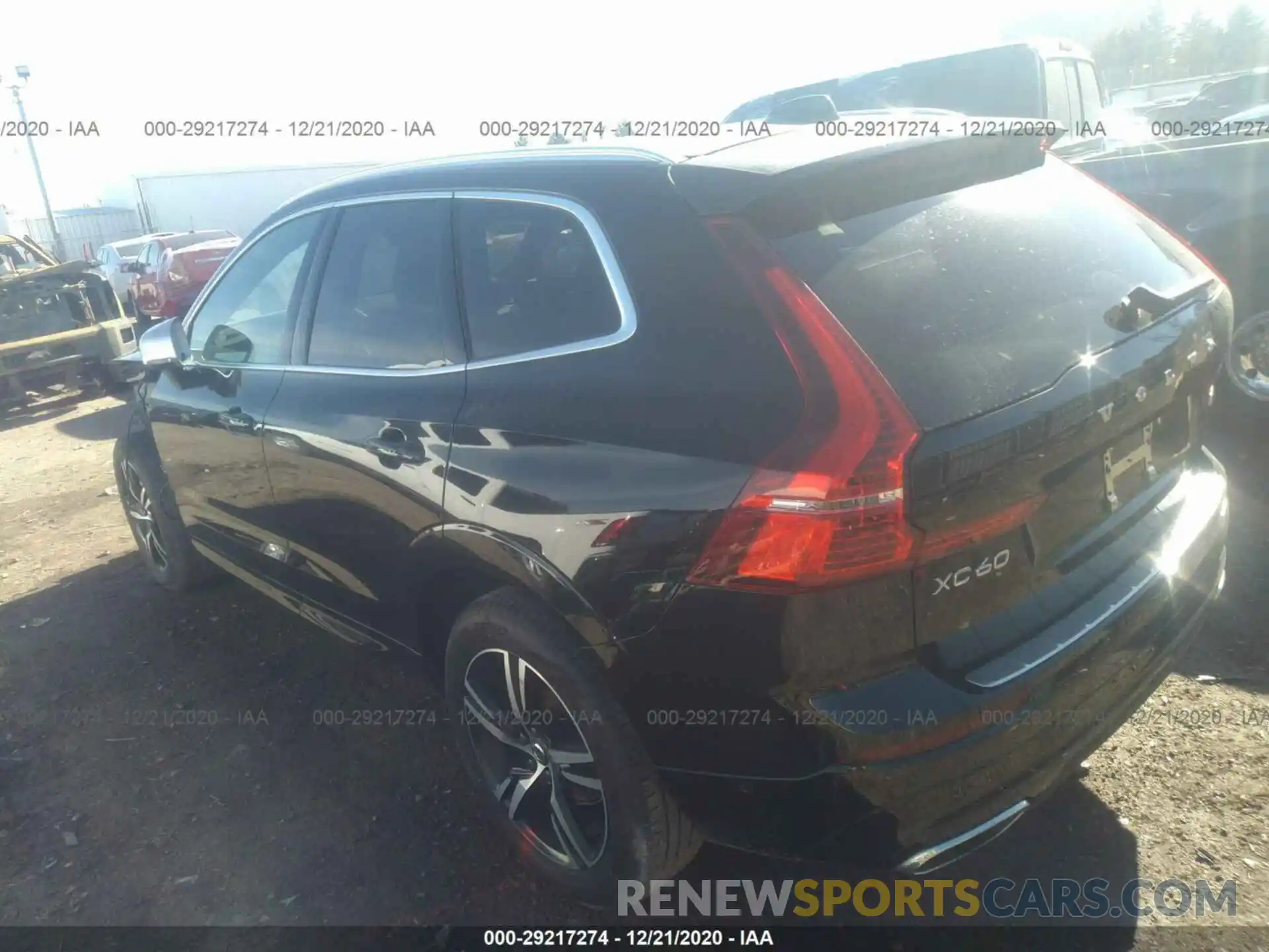 3 Photograph of a damaged car LYV102DM0KB327095 VOLVO XC60 2019