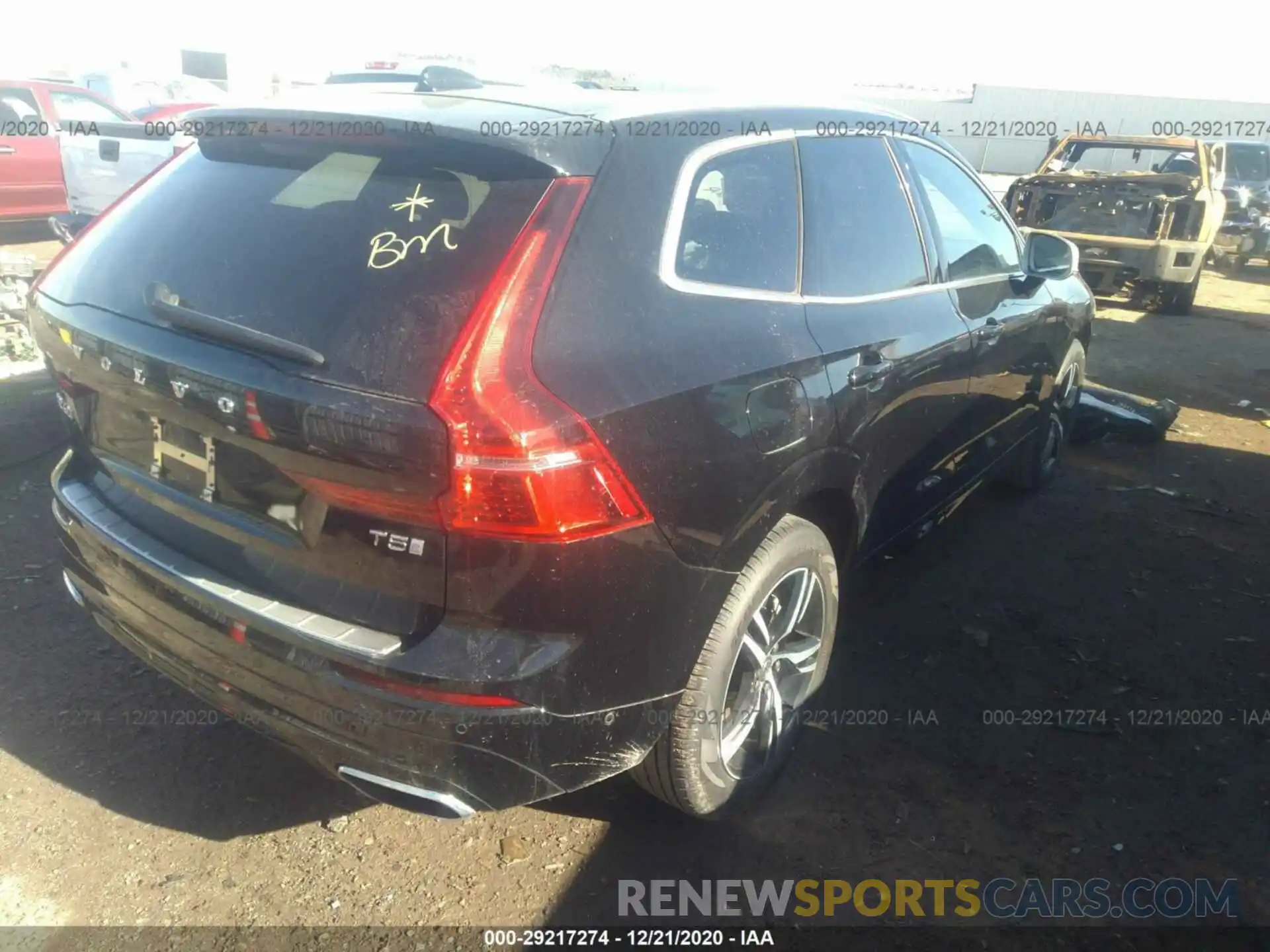 4 Photograph of a damaged car LYV102DM0KB327095 VOLVO XC60 2019