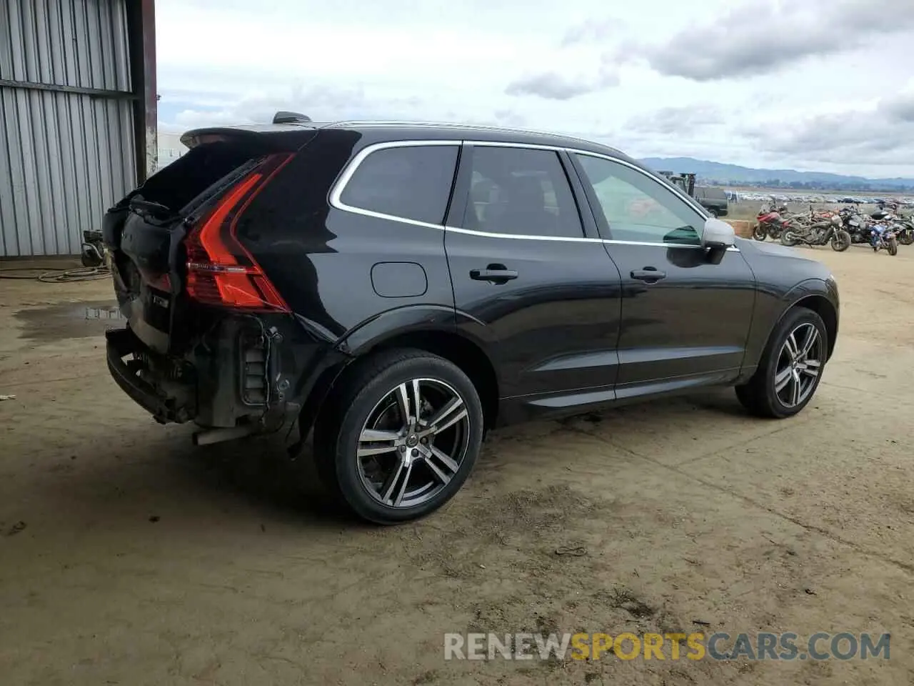 3 Photograph of a damaged car LYV102DM1KB332001 VOLVO XC60 2019