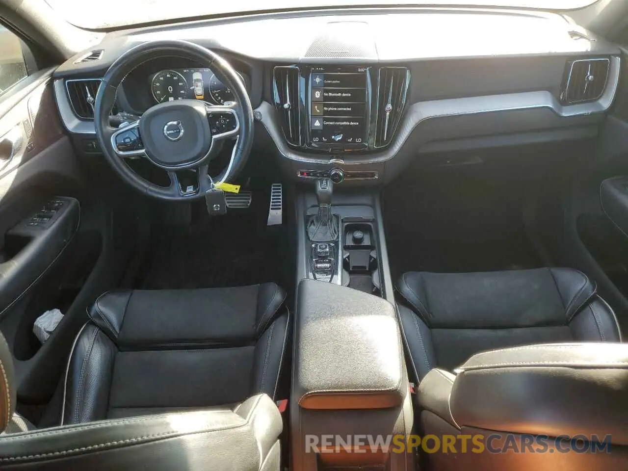 8 Photograph of a damaged car LYV102DM1KB332001 VOLVO XC60 2019