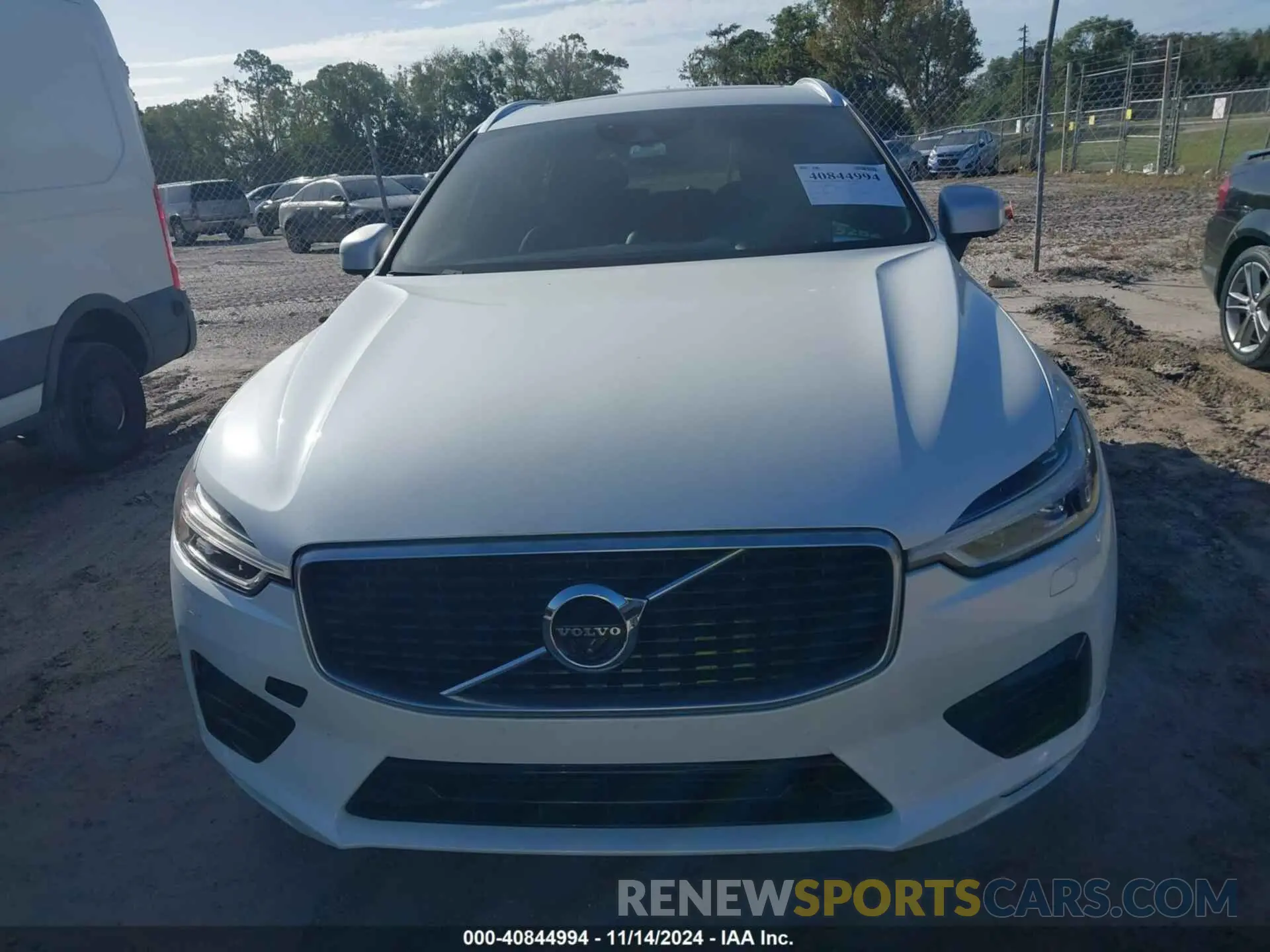 12 Photograph of a damaged car LYV102DM3KB246432 VOLVO XC60 2019