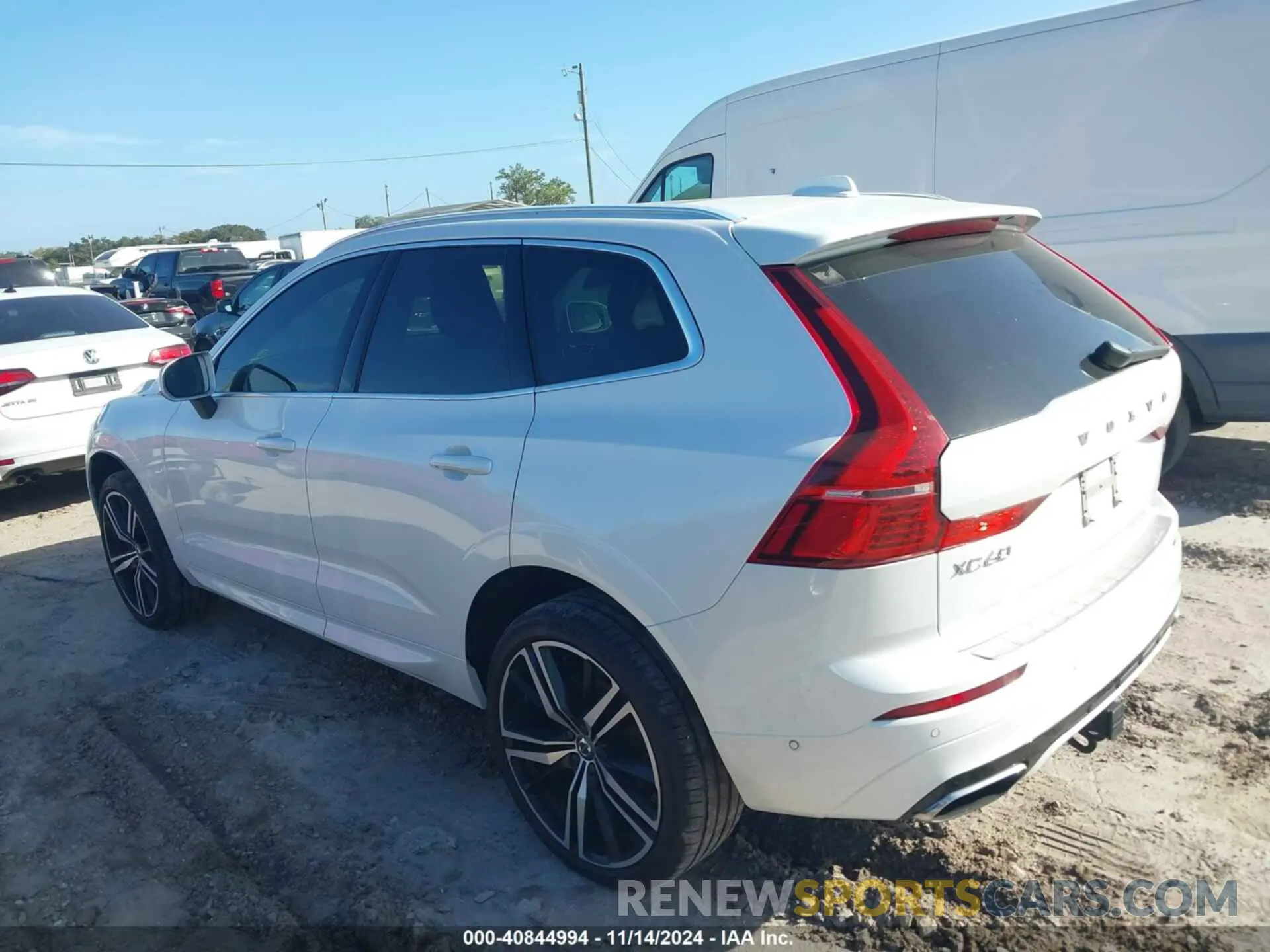 14 Photograph of a damaged car LYV102DM3KB246432 VOLVO XC60 2019