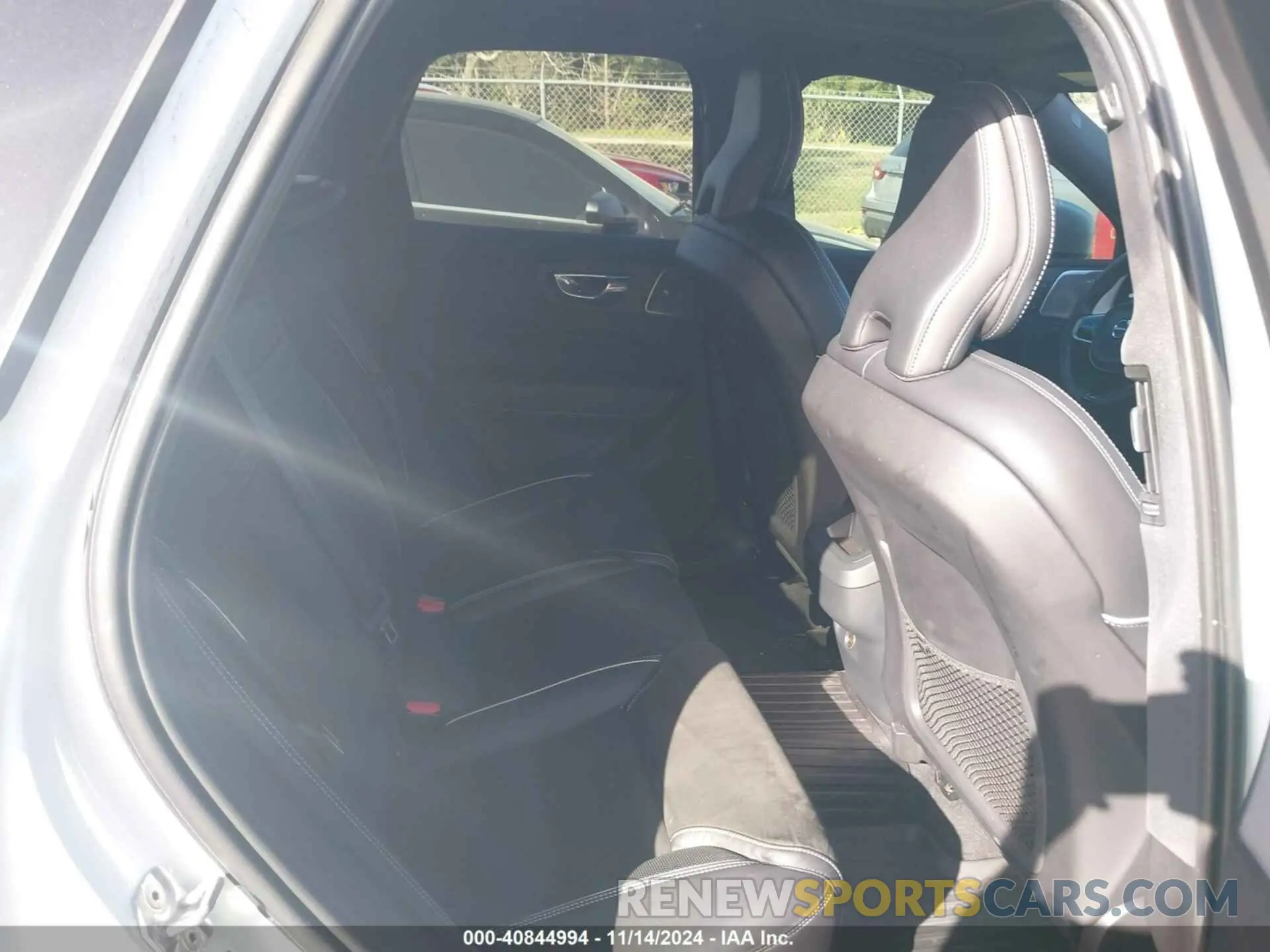 8 Photograph of a damaged car LYV102DM3KB246432 VOLVO XC60 2019