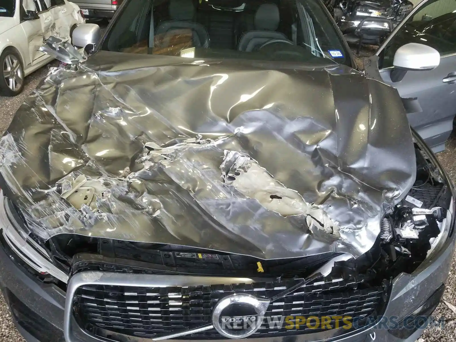 7 Photograph of a damaged car LYV102DM8KB242702 VOLVO XC60 2019