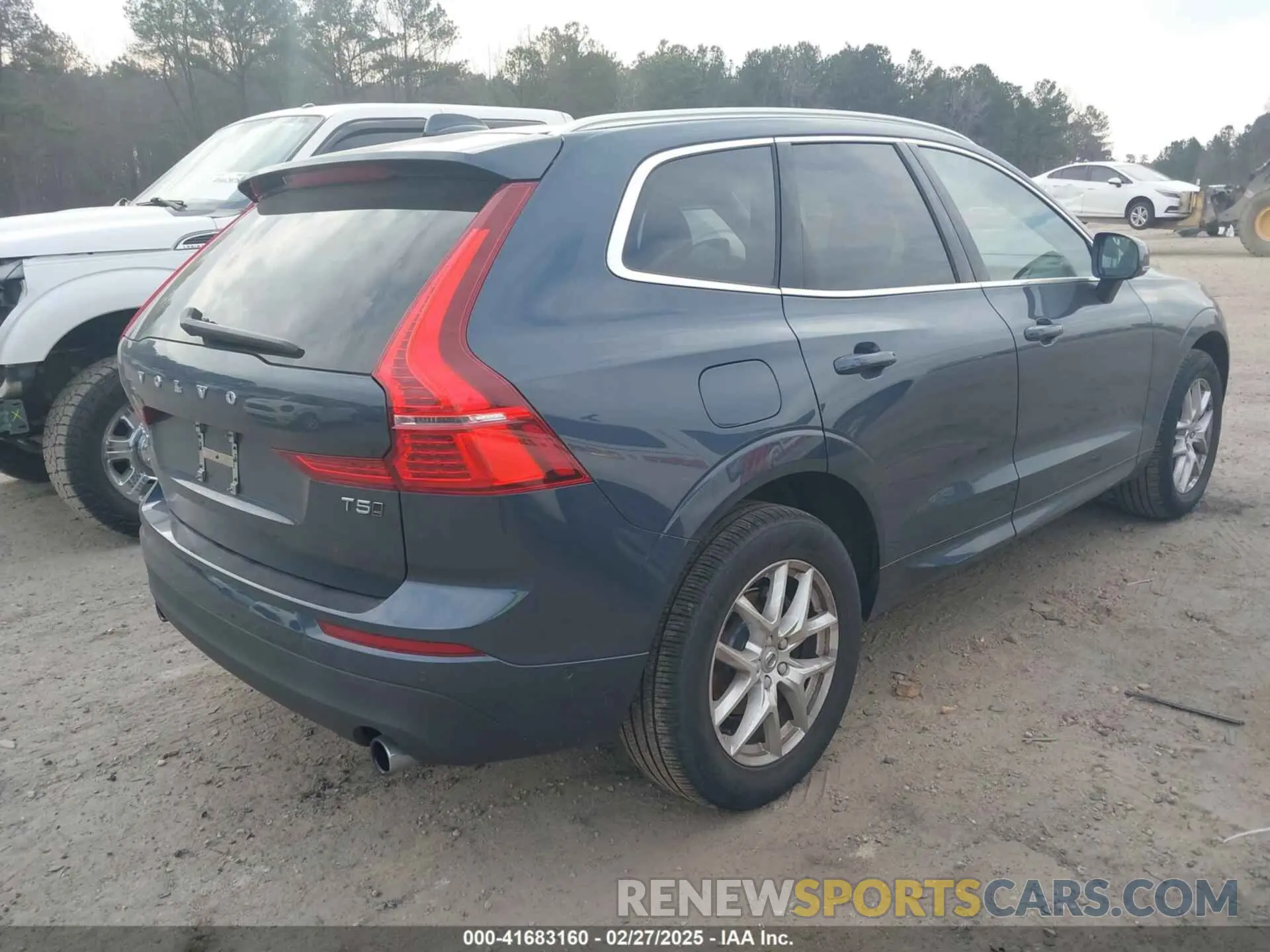 4 Photograph of a damaged car LYV102RK1KB315948 VOLVO XC60 2019