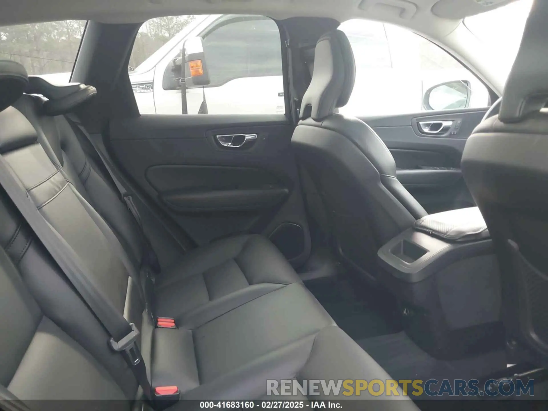 8 Photograph of a damaged car LYV102RK1KB315948 VOLVO XC60 2019