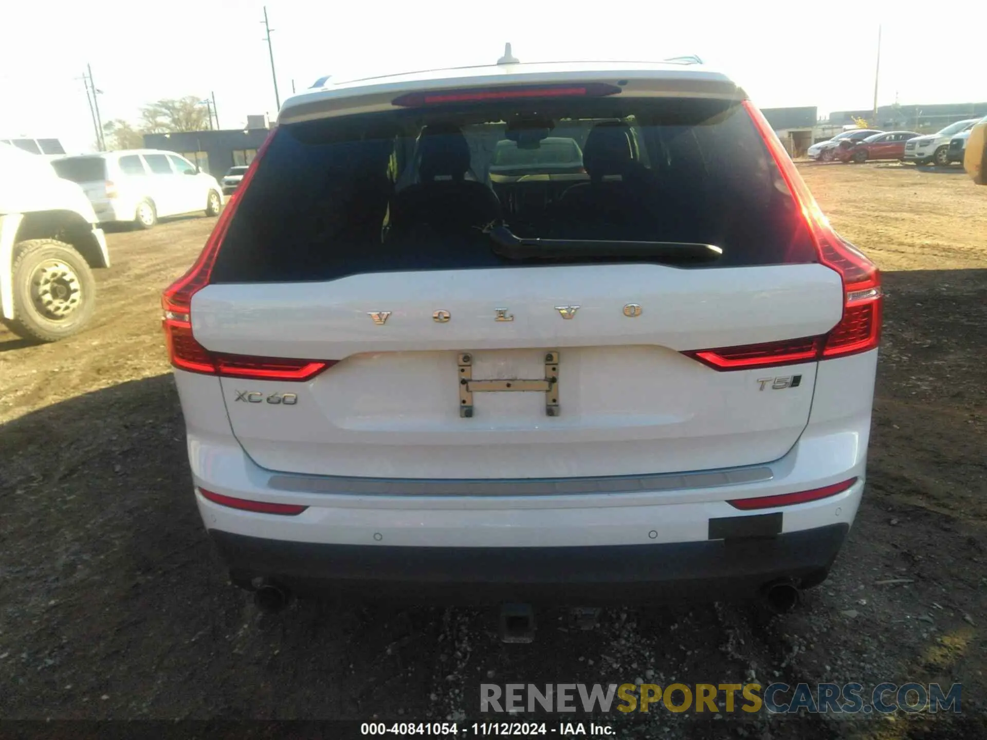 16 Photograph of a damaged car LYV102RK2KB178051 VOLVO XC60 2019