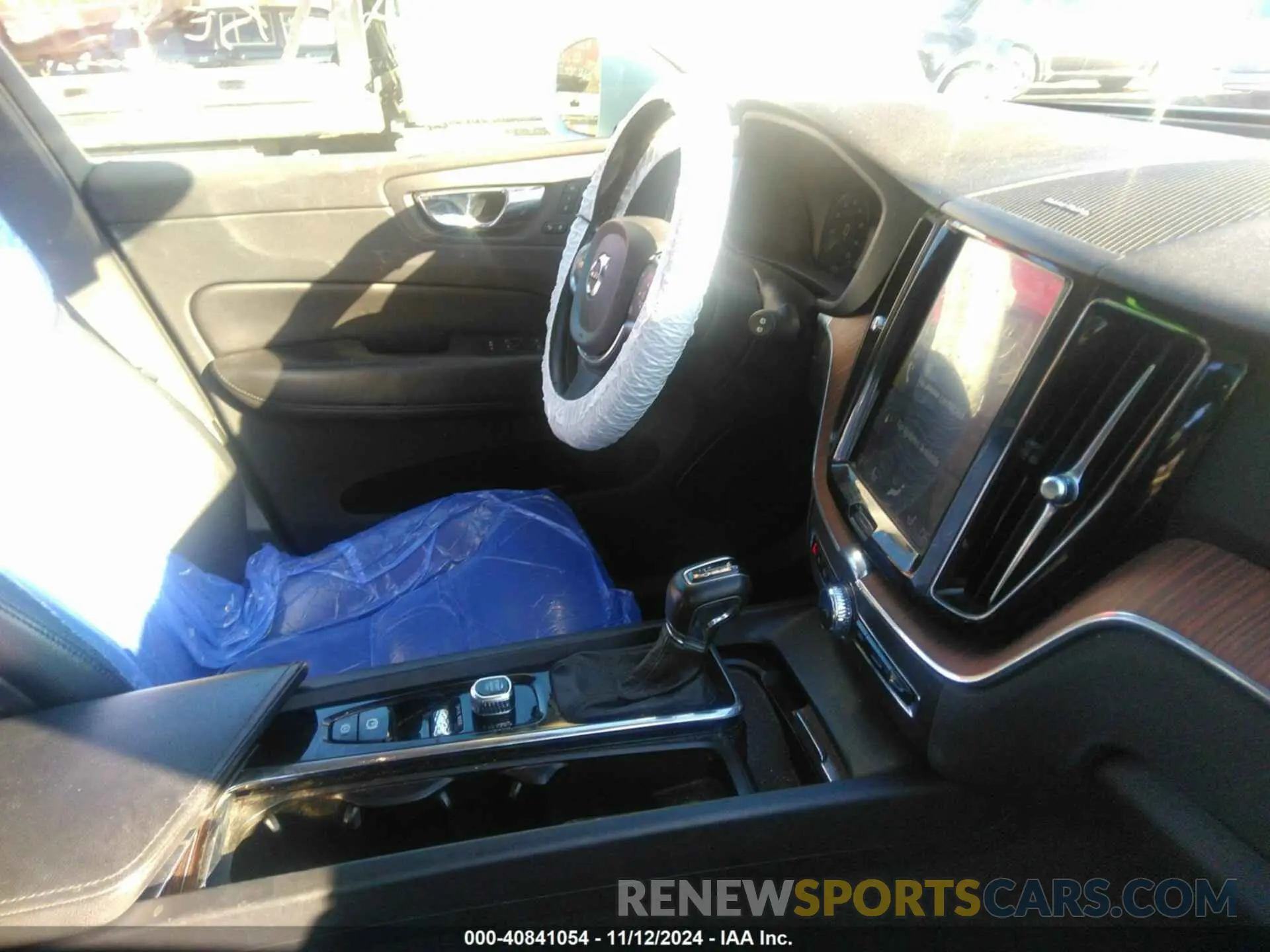 5 Photograph of a damaged car LYV102RK2KB178051 VOLVO XC60 2019