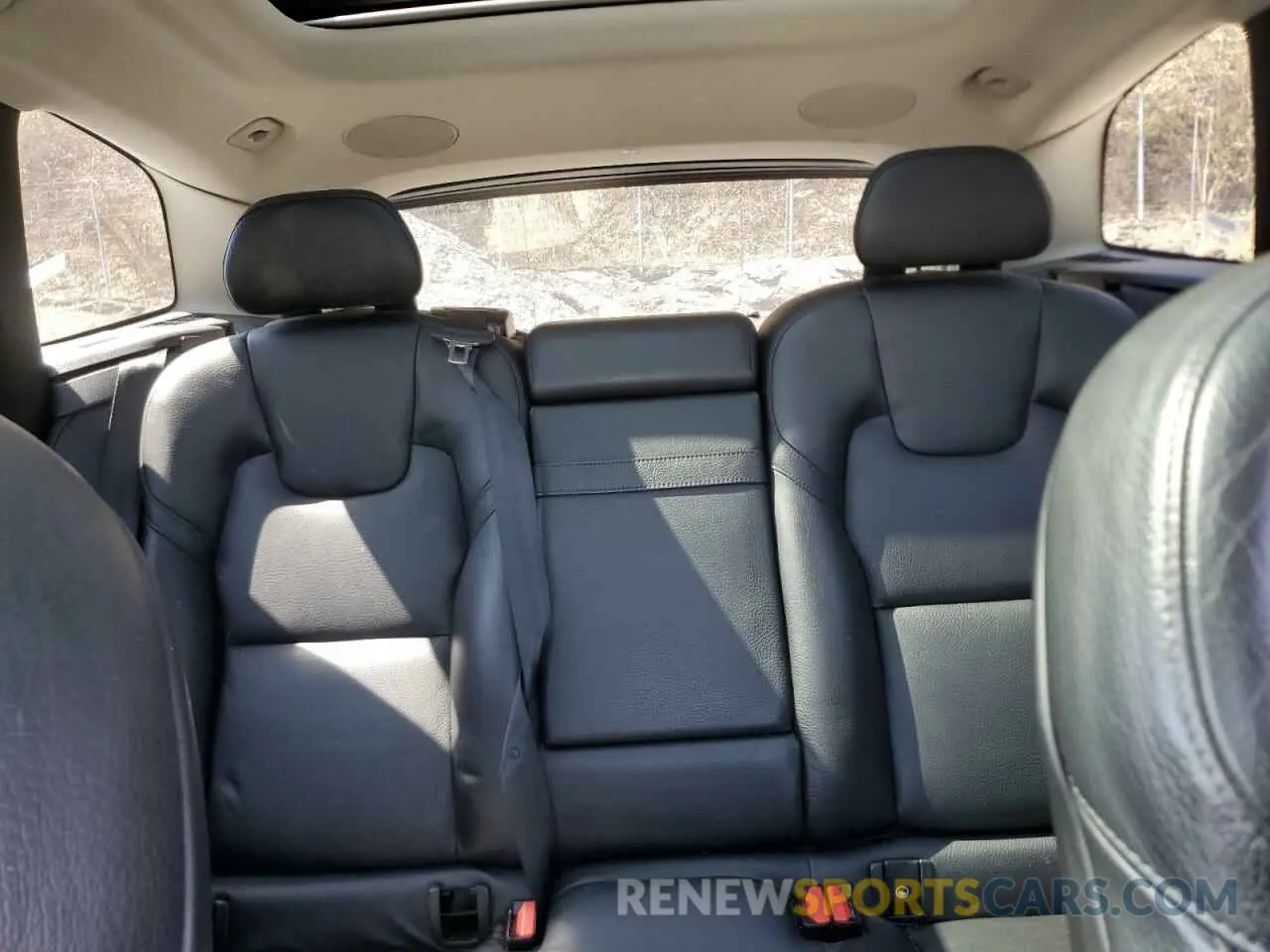 10 Photograph of a damaged car LYV102RK3KB215365 VOLVO XC60 2019