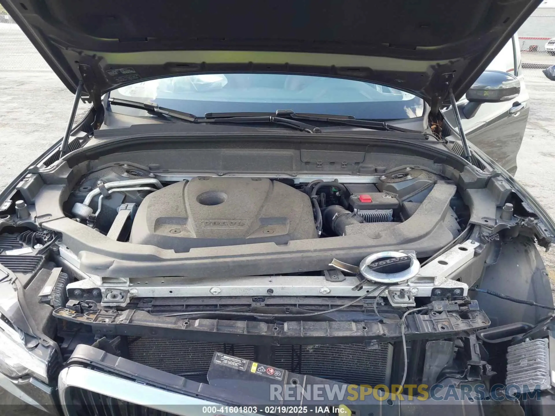 10 Photograph of a damaged car LYV102RK3KB219321 VOLVO XC60 2019