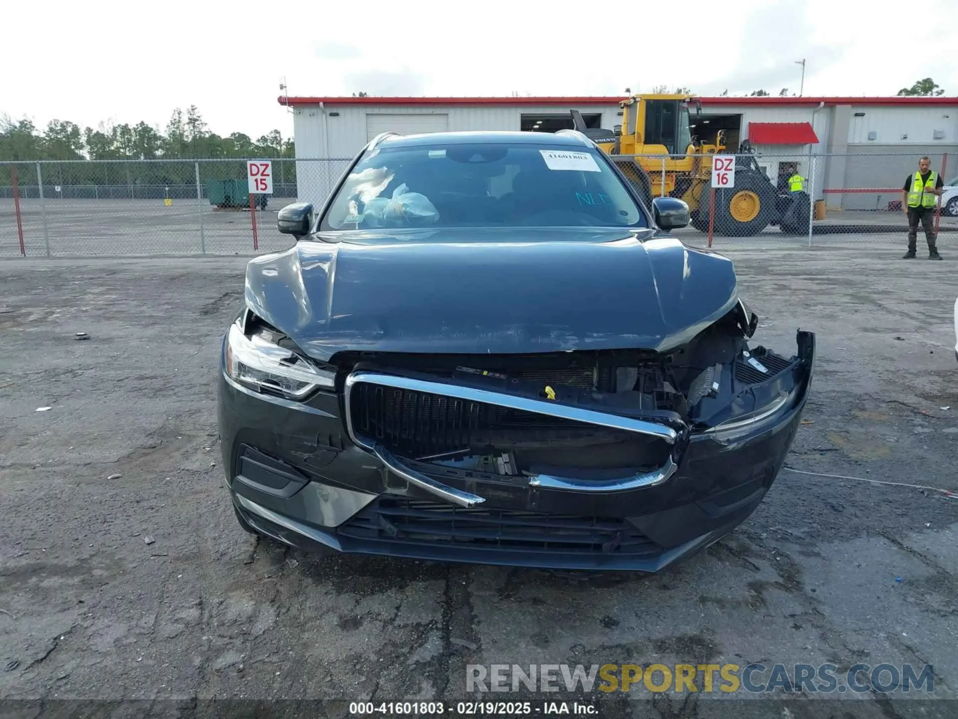 12 Photograph of a damaged car LYV102RK3KB219321 VOLVO XC60 2019