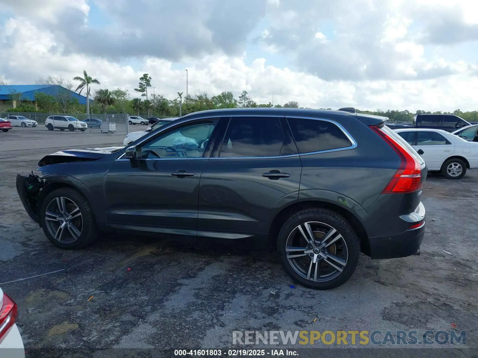 14 Photograph of a damaged car LYV102RK3KB219321 VOLVO XC60 2019