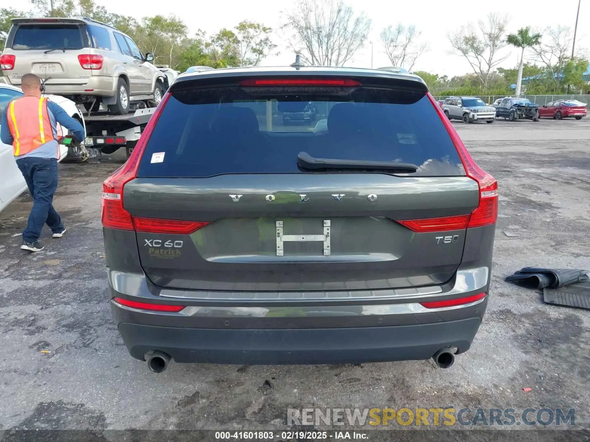 16 Photograph of a damaged car LYV102RK3KB219321 VOLVO XC60 2019