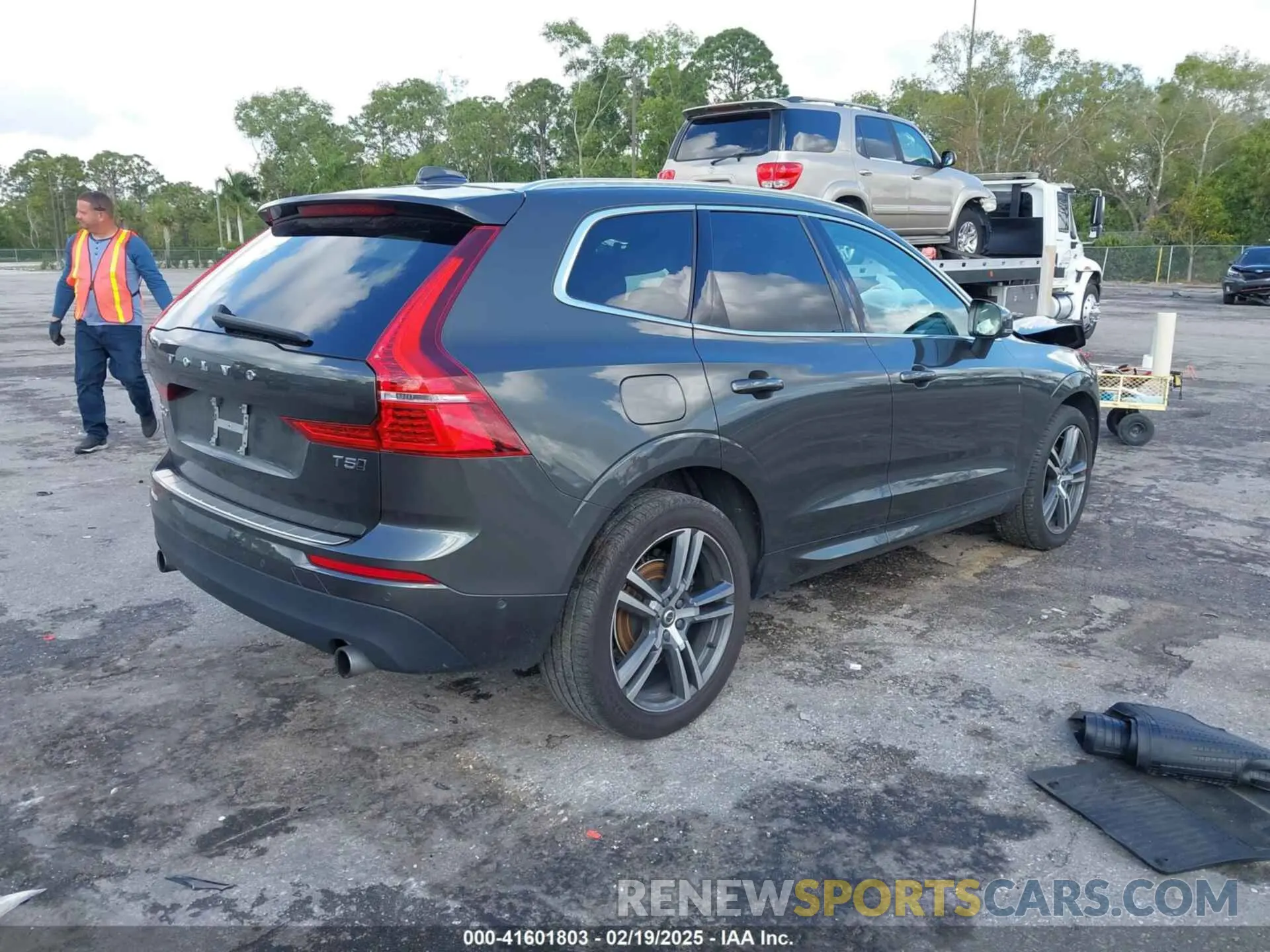 4 Photograph of a damaged car LYV102RK3KB219321 VOLVO XC60 2019