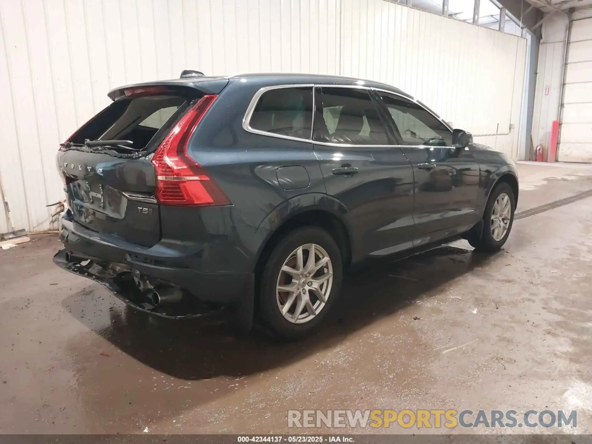 4 Photograph of a damaged car LYV102RK3KB380784 VOLVO XC60 2019