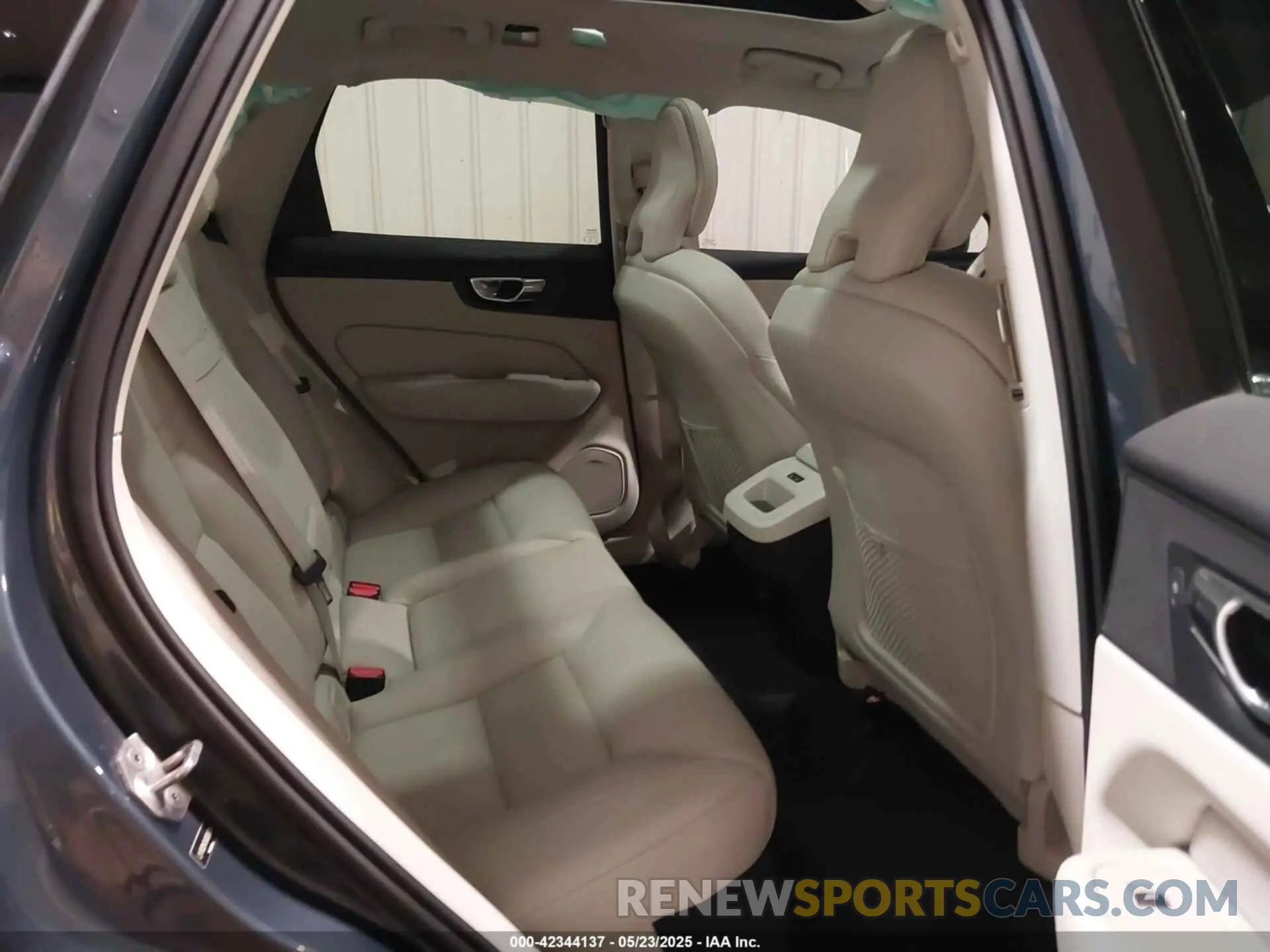 8 Photograph of a damaged car LYV102RK3KB380784 VOLVO XC60 2019