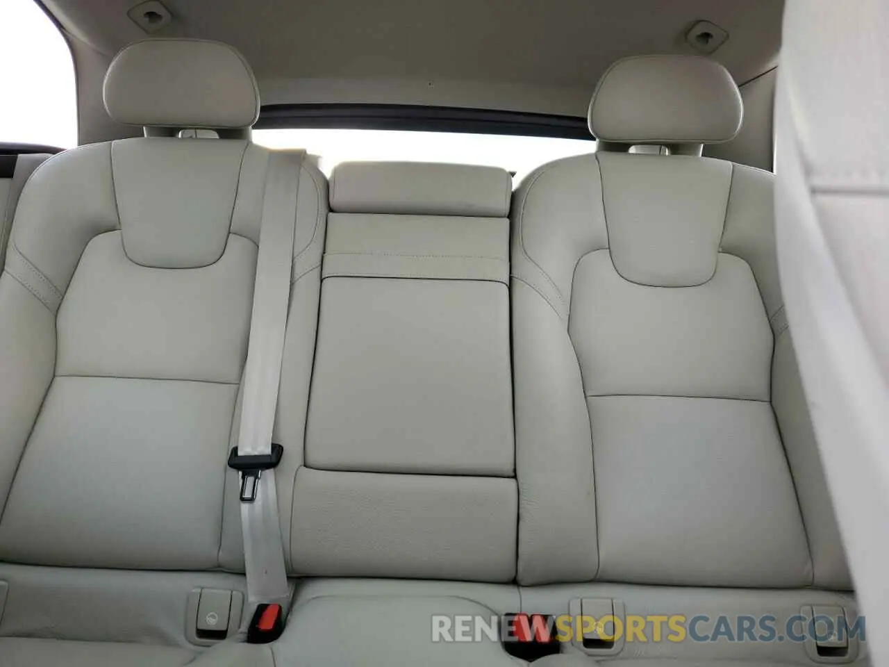 10 Photograph of a damaged car LYV102RK4KB227606 VOLVO XC60 2019