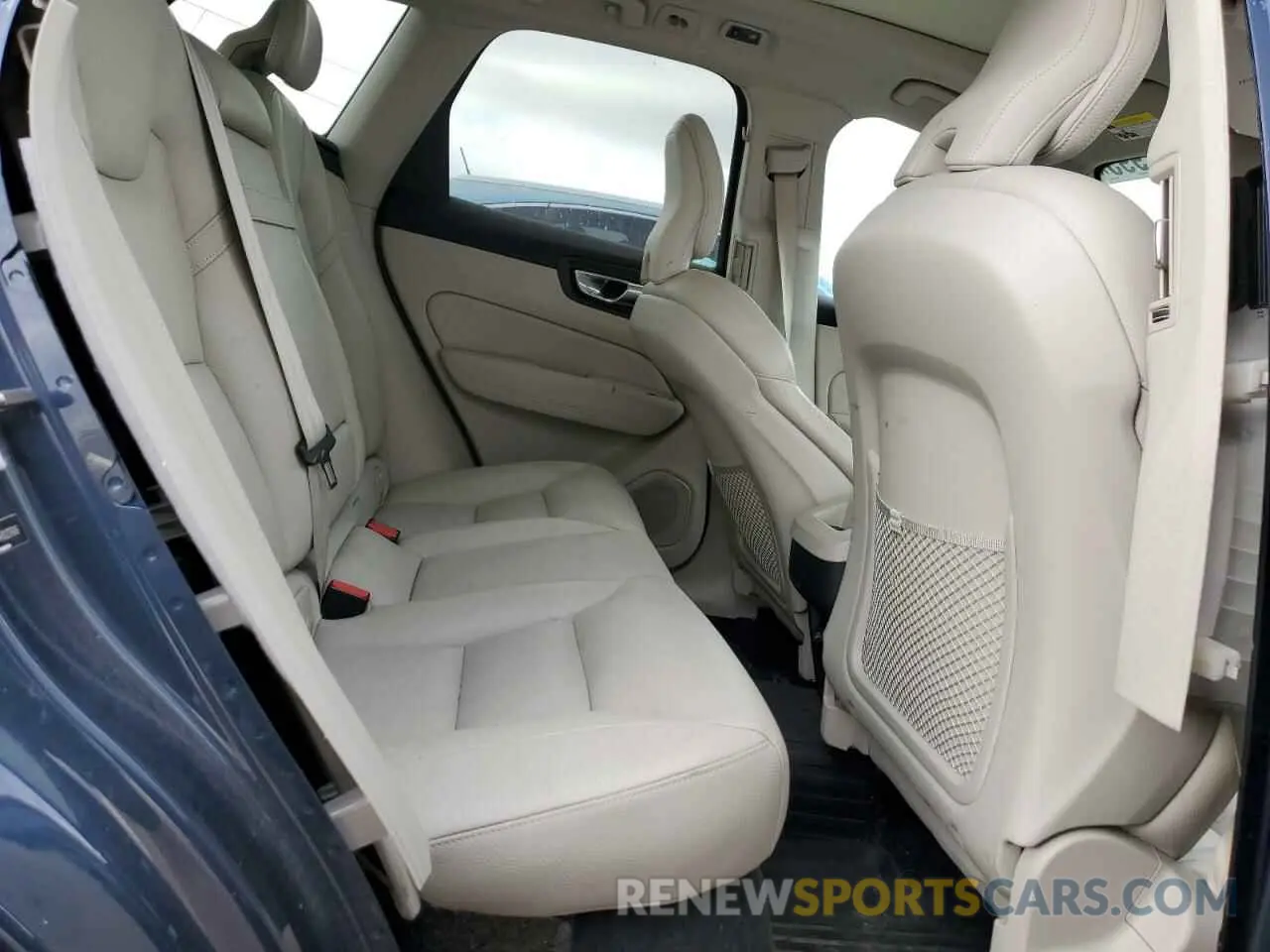 11 Photograph of a damaged car LYV102RK4KB227606 VOLVO XC60 2019