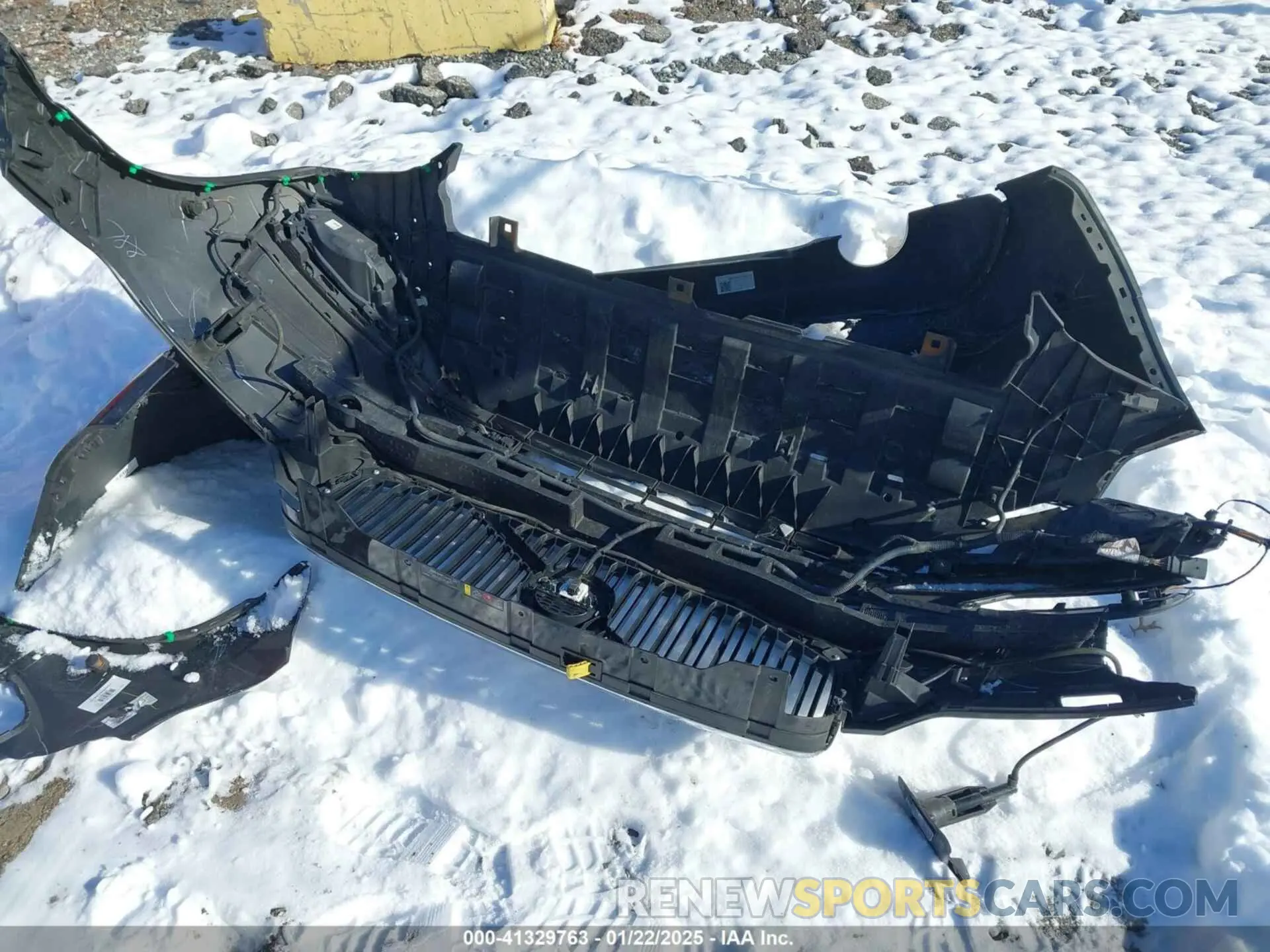 12 Photograph of a damaged car LYV102RK4KB237679 VOLVO XC60 2019