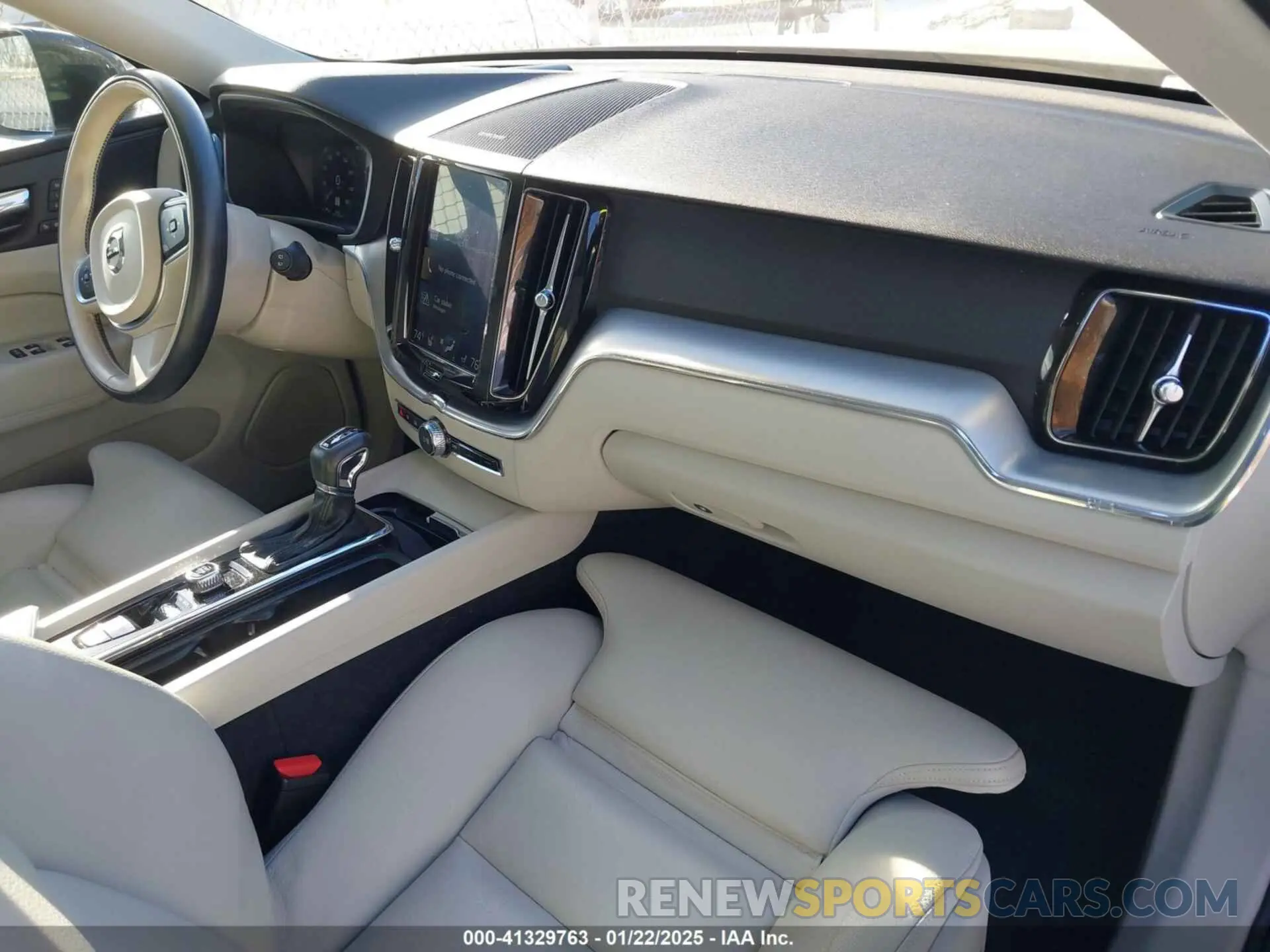 5 Photograph of a damaged car LYV102RK4KB237679 VOLVO XC60 2019