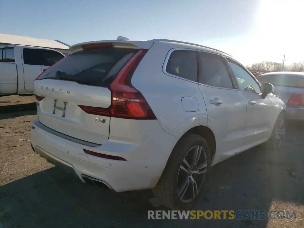 4 Photograph of a damaged car LYV102RK4KB283738 VOLVO XC60 2019