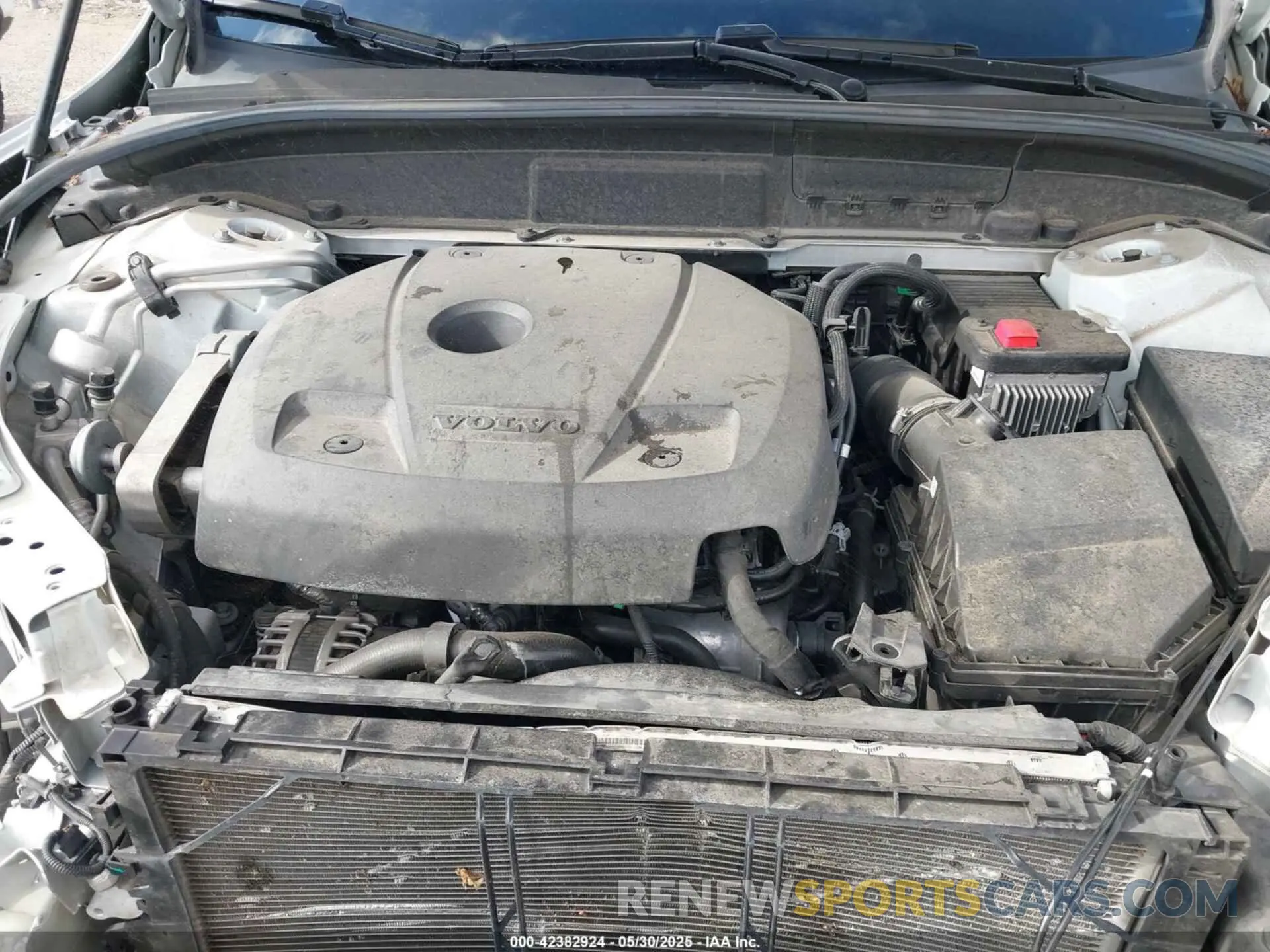 10 Photograph of a damaged car LYV102RK4KB308332 VOLVO XC60 2019