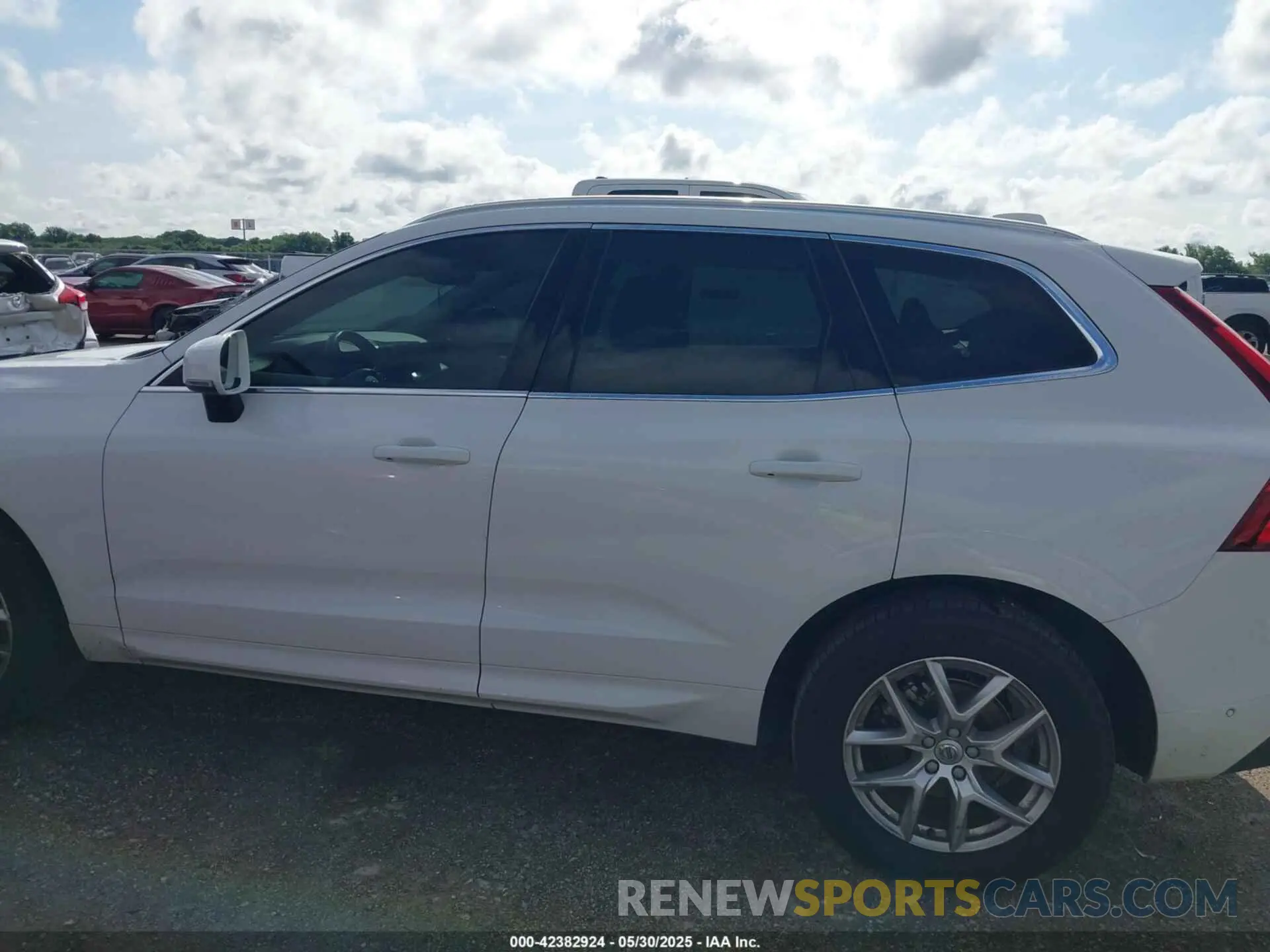 14 Photograph of a damaged car LYV102RK4KB308332 VOLVO XC60 2019