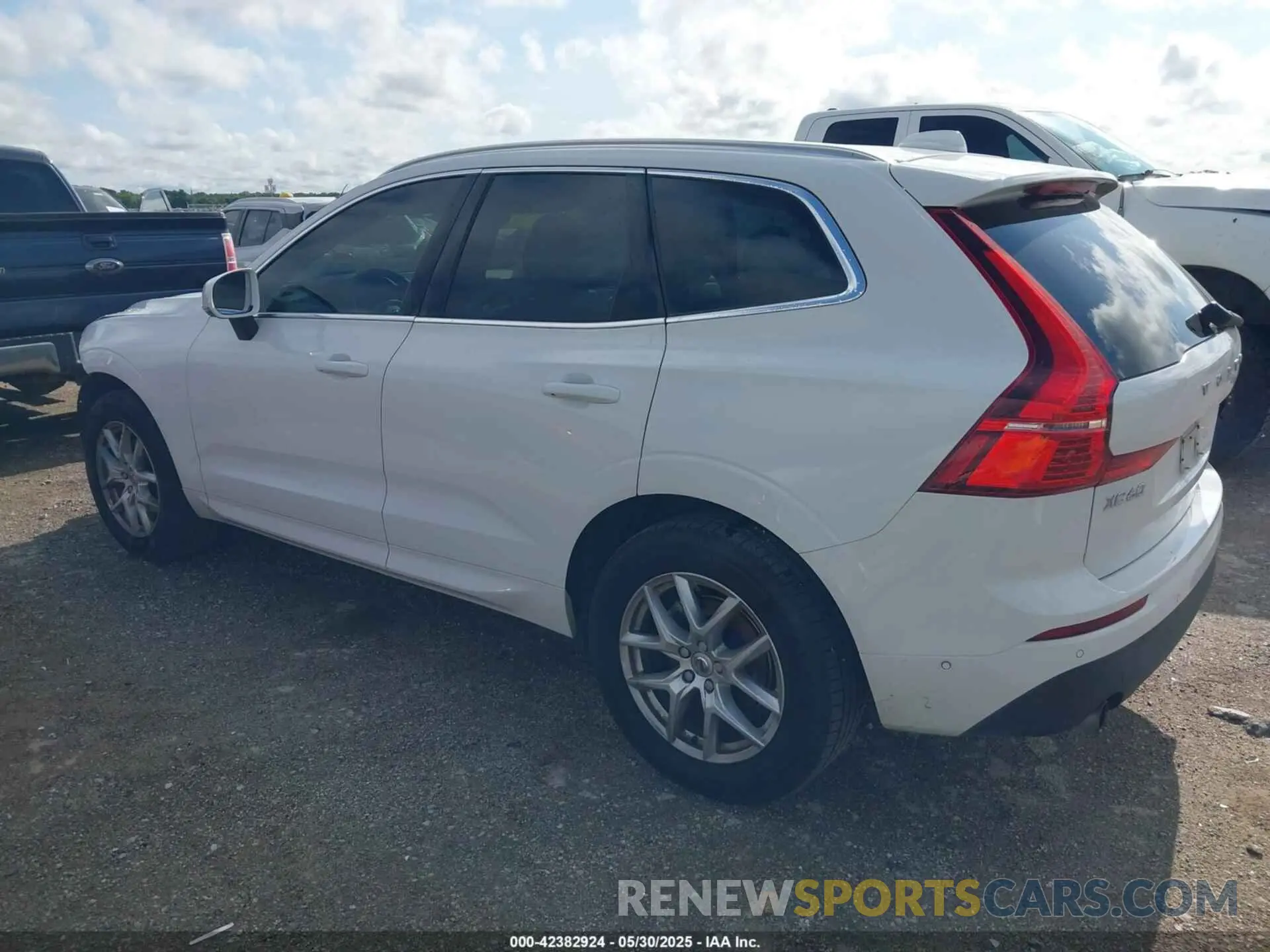 3 Photograph of a damaged car LYV102RK4KB308332 VOLVO XC60 2019