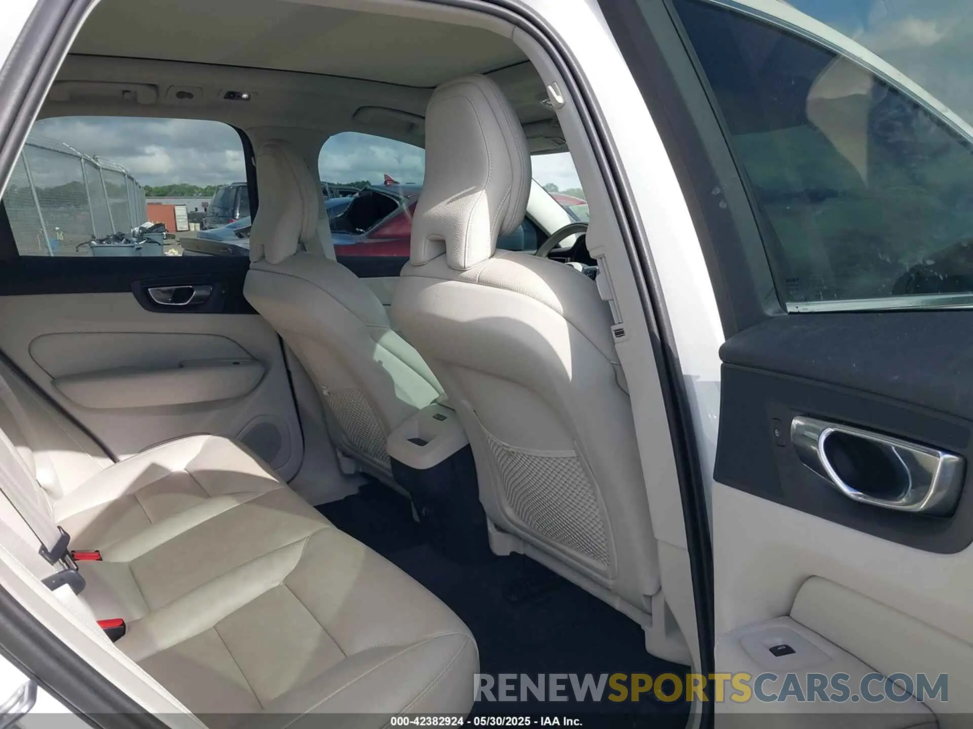 8 Photograph of a damaged car LYV102RK4KB308332 VOLVO XC60 2019