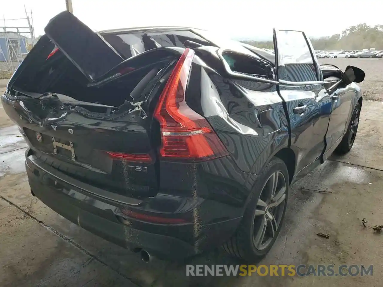 4 Photograph of a damaged car LYV102RK5KB307996 VOLVO XC60 2019