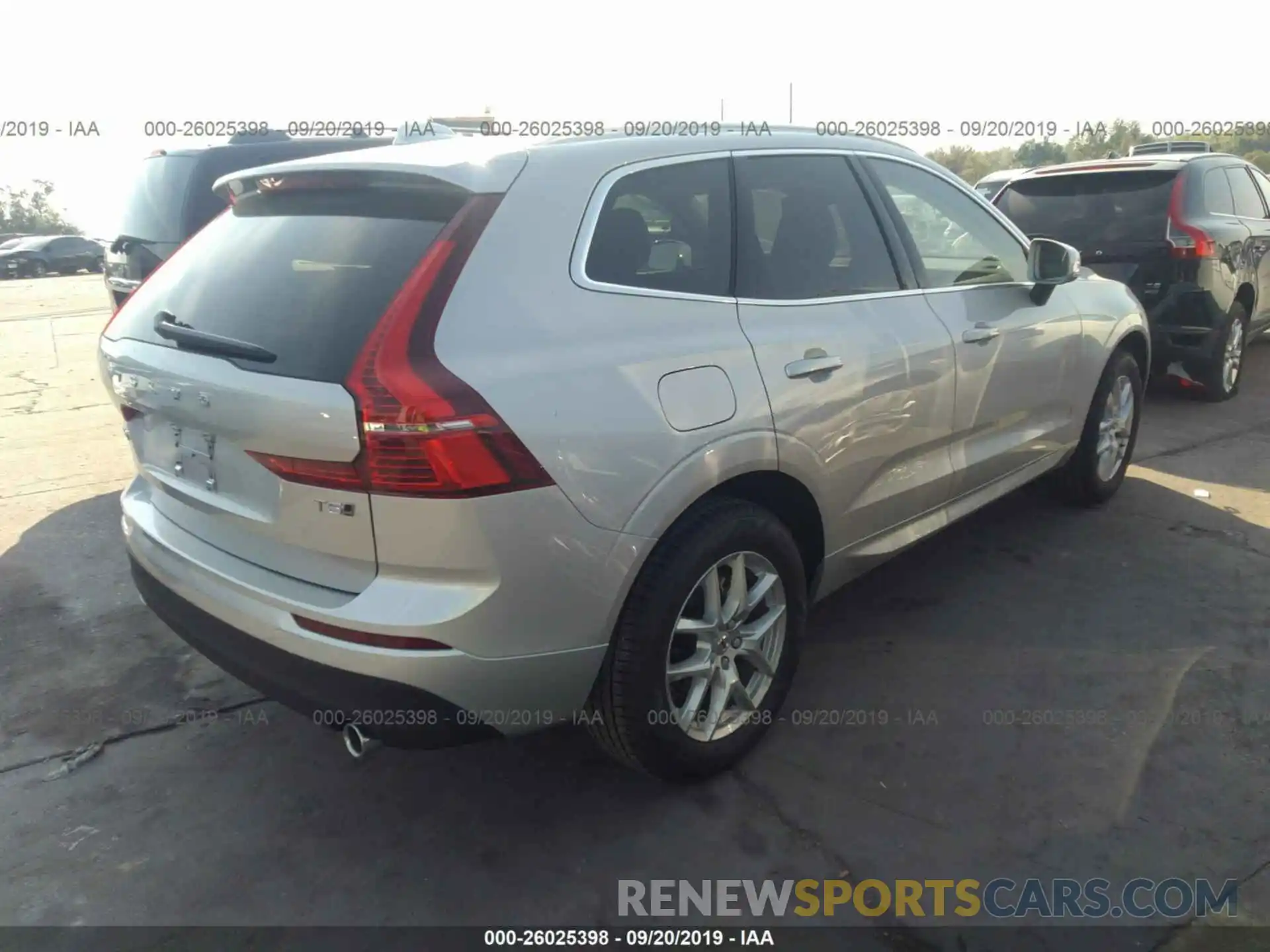 4 Photograph of a damaged car LYV102RK7KB376401 VOLVO XC60 2019