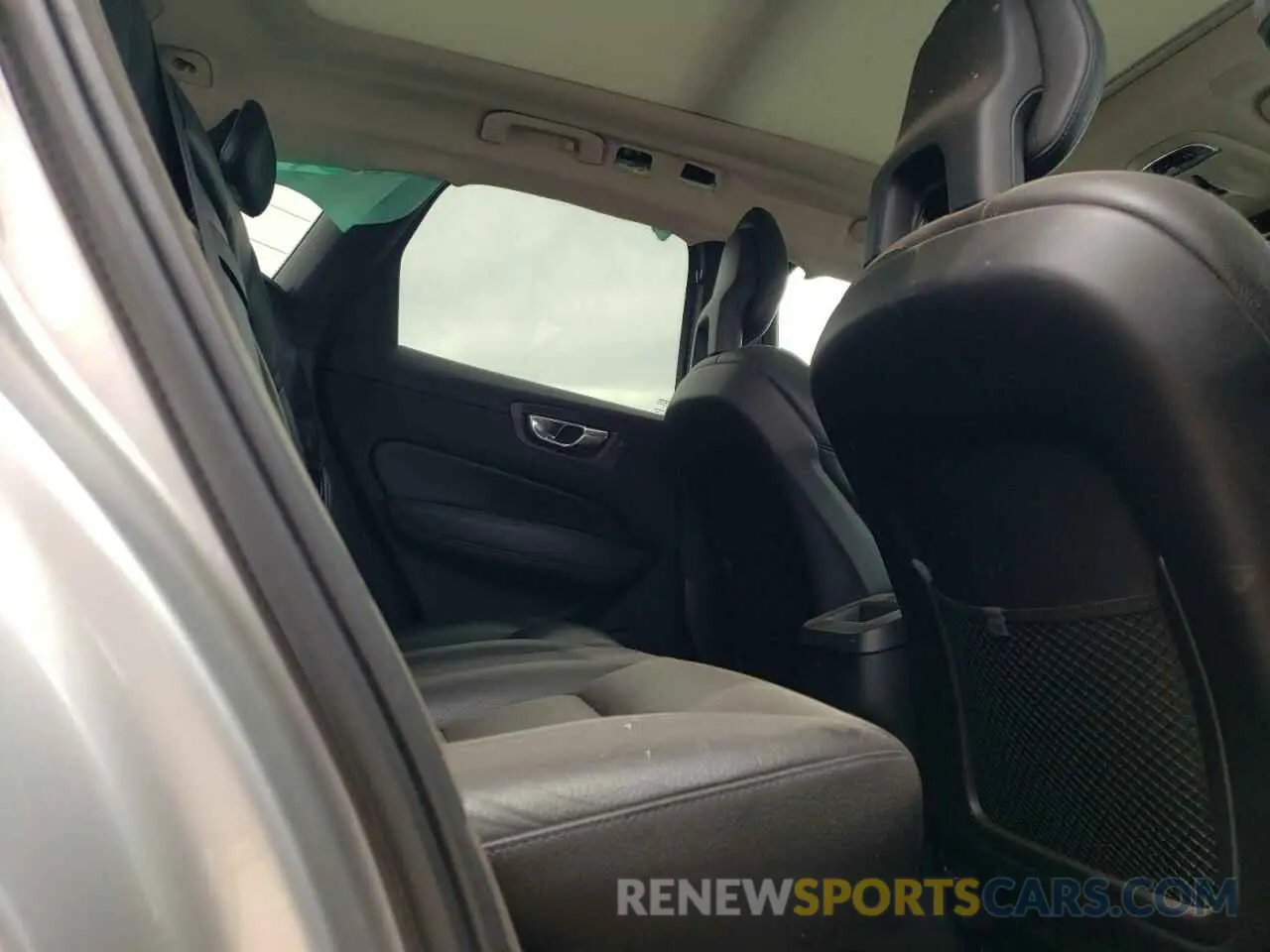 11 Photograph of a damaged car LYV102RK8KB177051 VOLVO XC60 2019